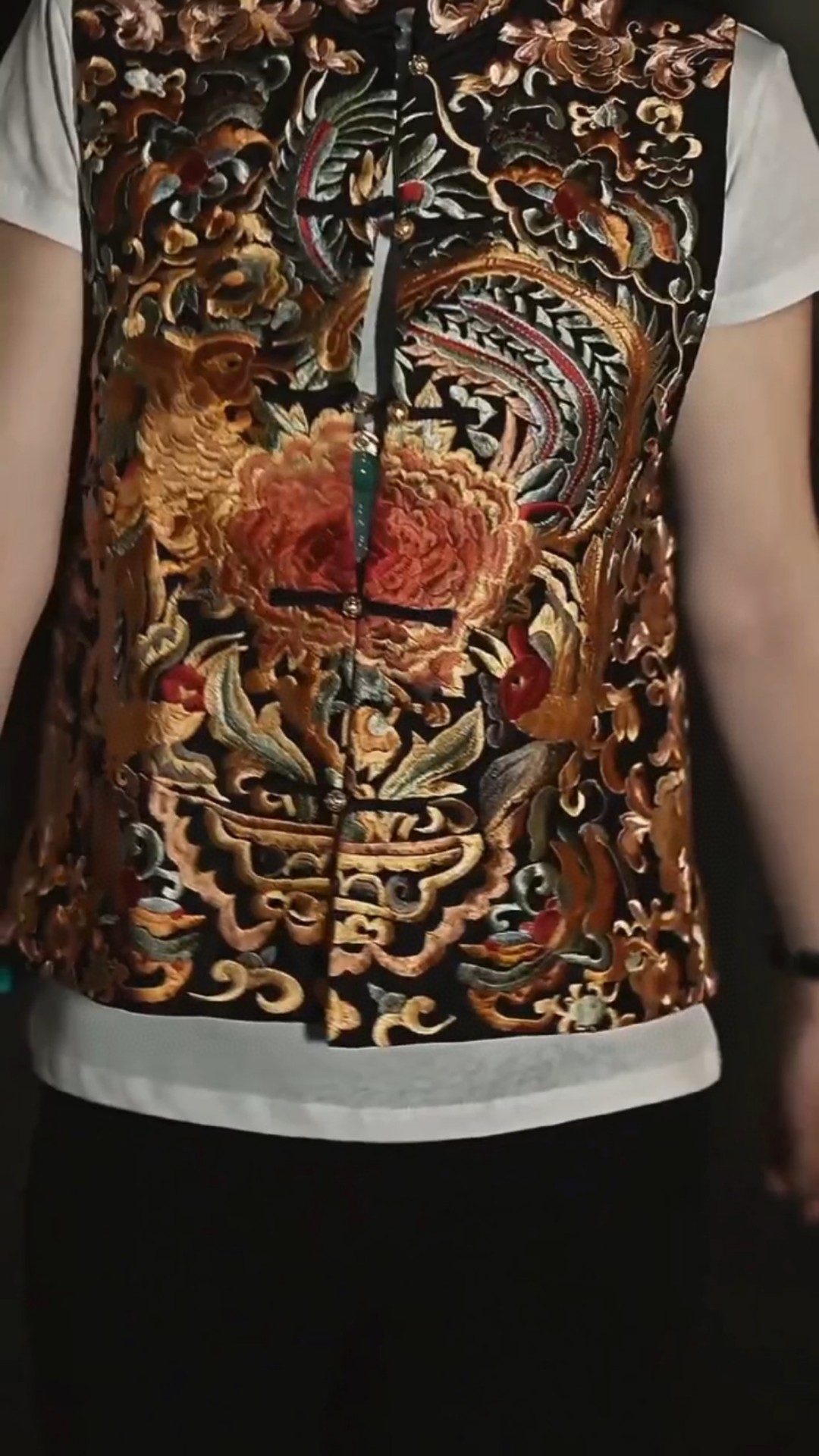 High-End Women’s Clothing Featuring New DG Packaging and Chinese Embroidered Accents - 图片 5
