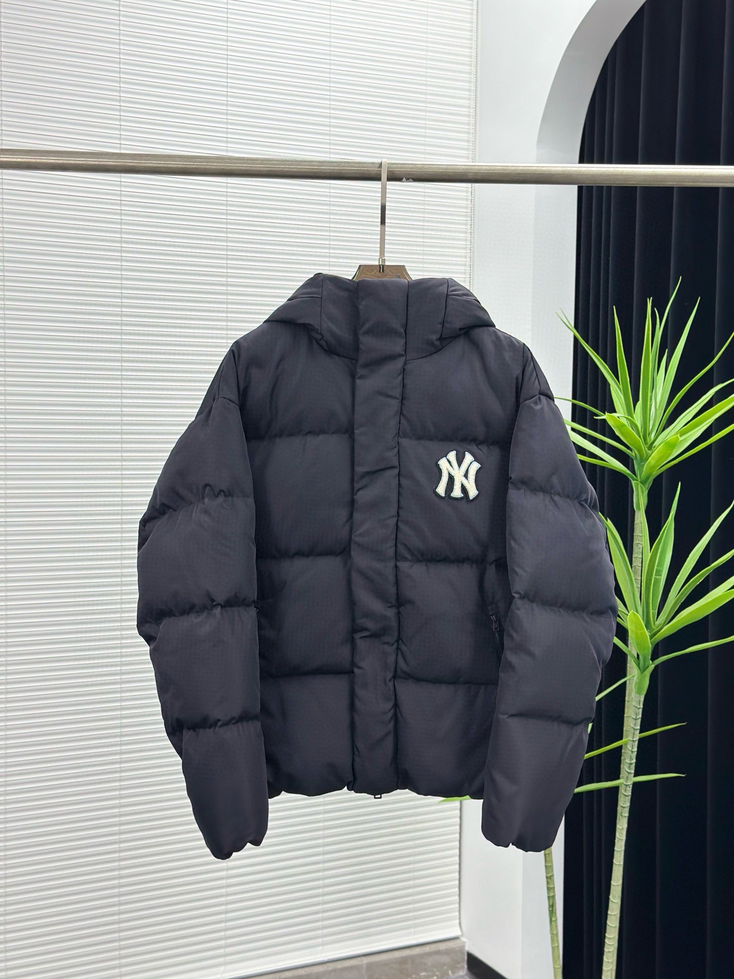 MLB Varsity School Towels Embroidered with Hat and Feathers in QX 7518 Section - 图片 2