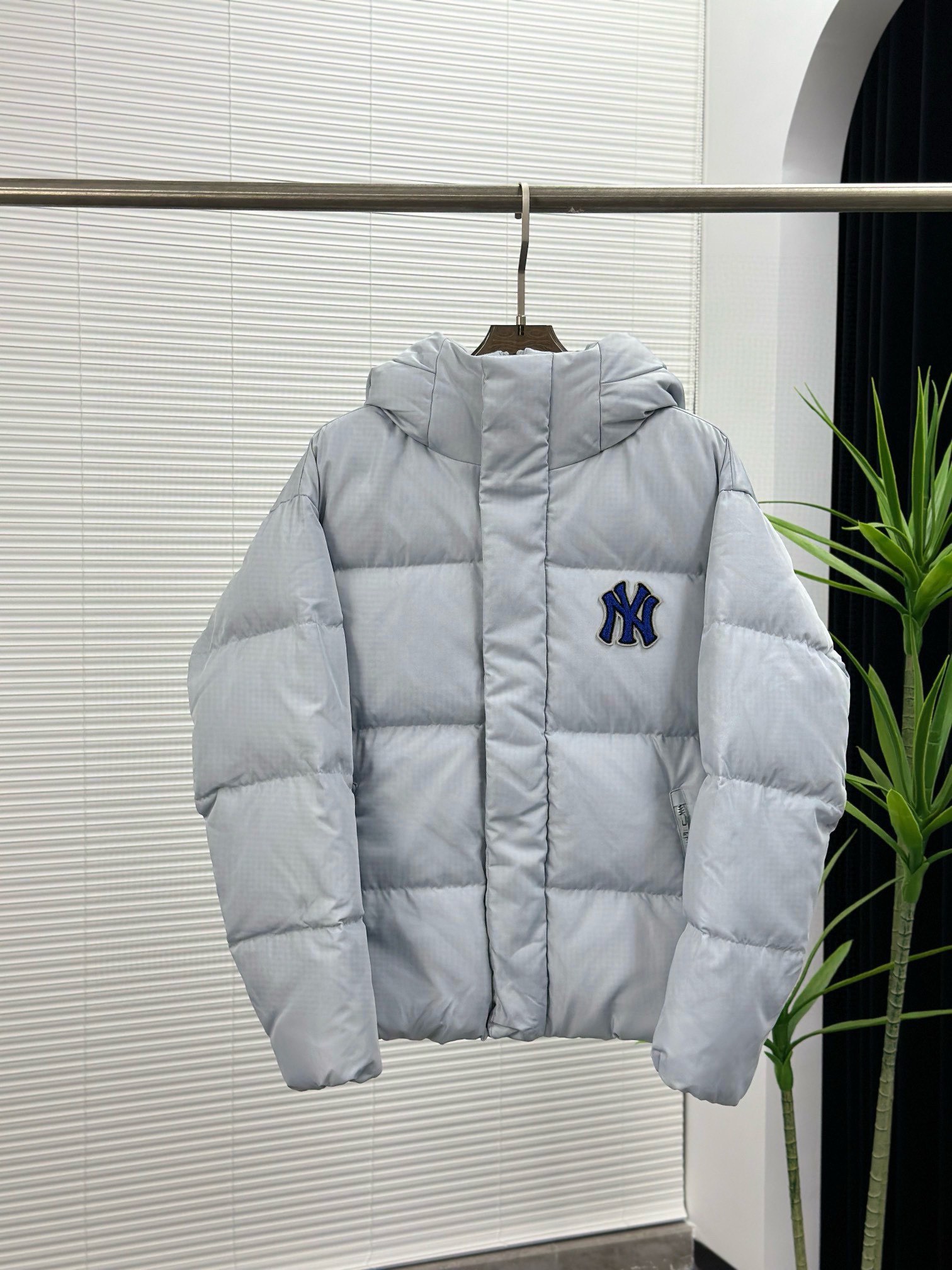 MLB Varsity School Towels Embroidered with Hat and Feathers in QX 7518 Section - 图片 3