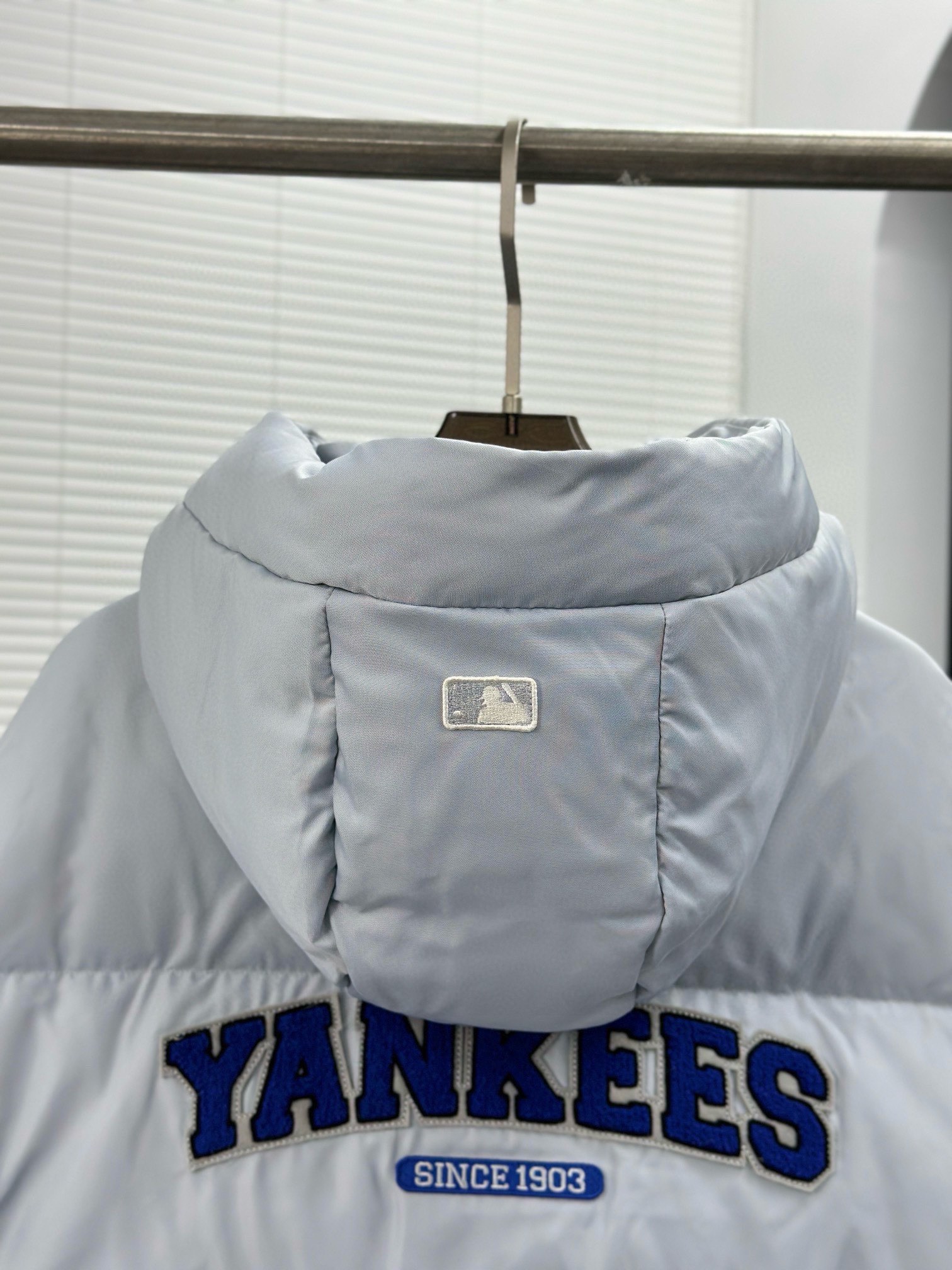 MLB Varsity School Towels Embroidered with Hat and Feathers in QX 7518 Section - 图片 6