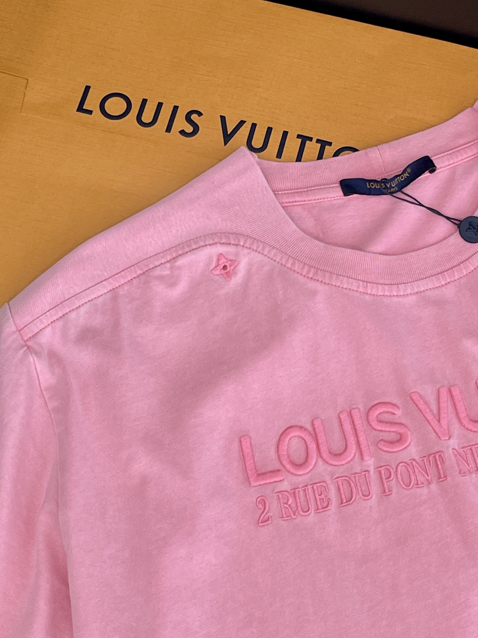 “Embroidered Logo T-shirts with Original Rags for Men and Women – Perfect Length” - 图片 3