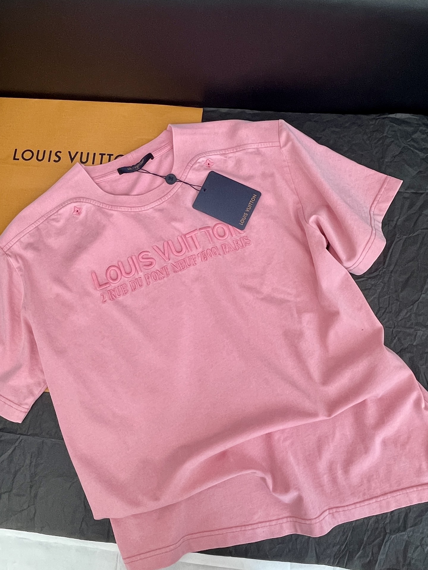 “Embroidered Logo T-shirts with Original Rags for Men and Women – Perfect Length” - 图片 1