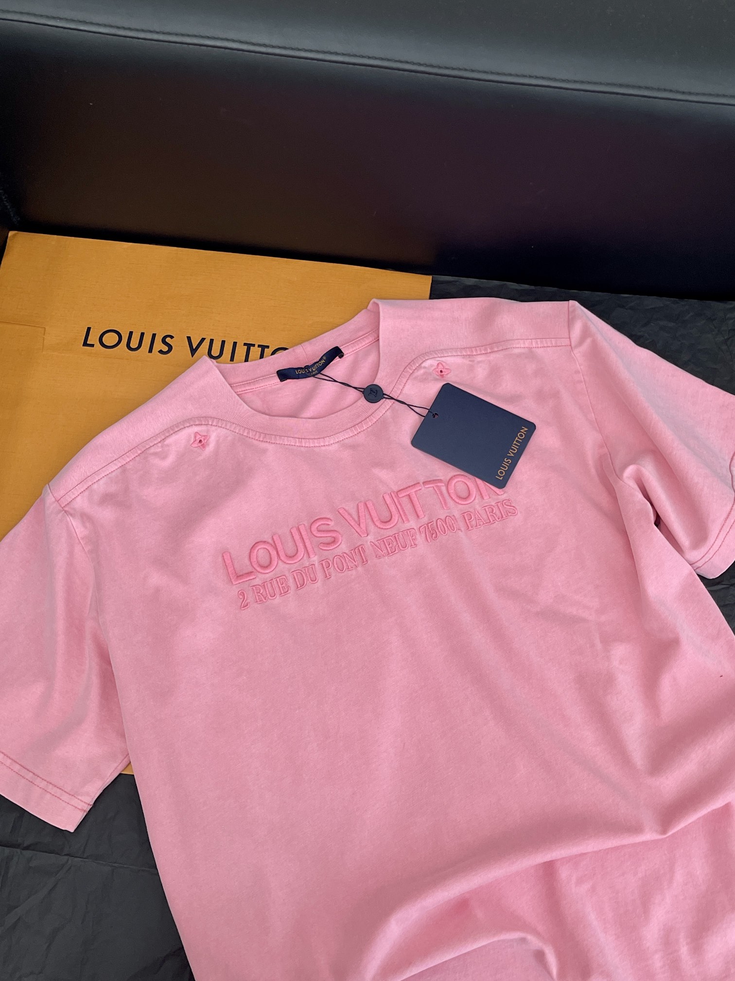 “Embroidered Logo T-shirts with Original Rags for Men and Women – Perfect Length” - 图片 2