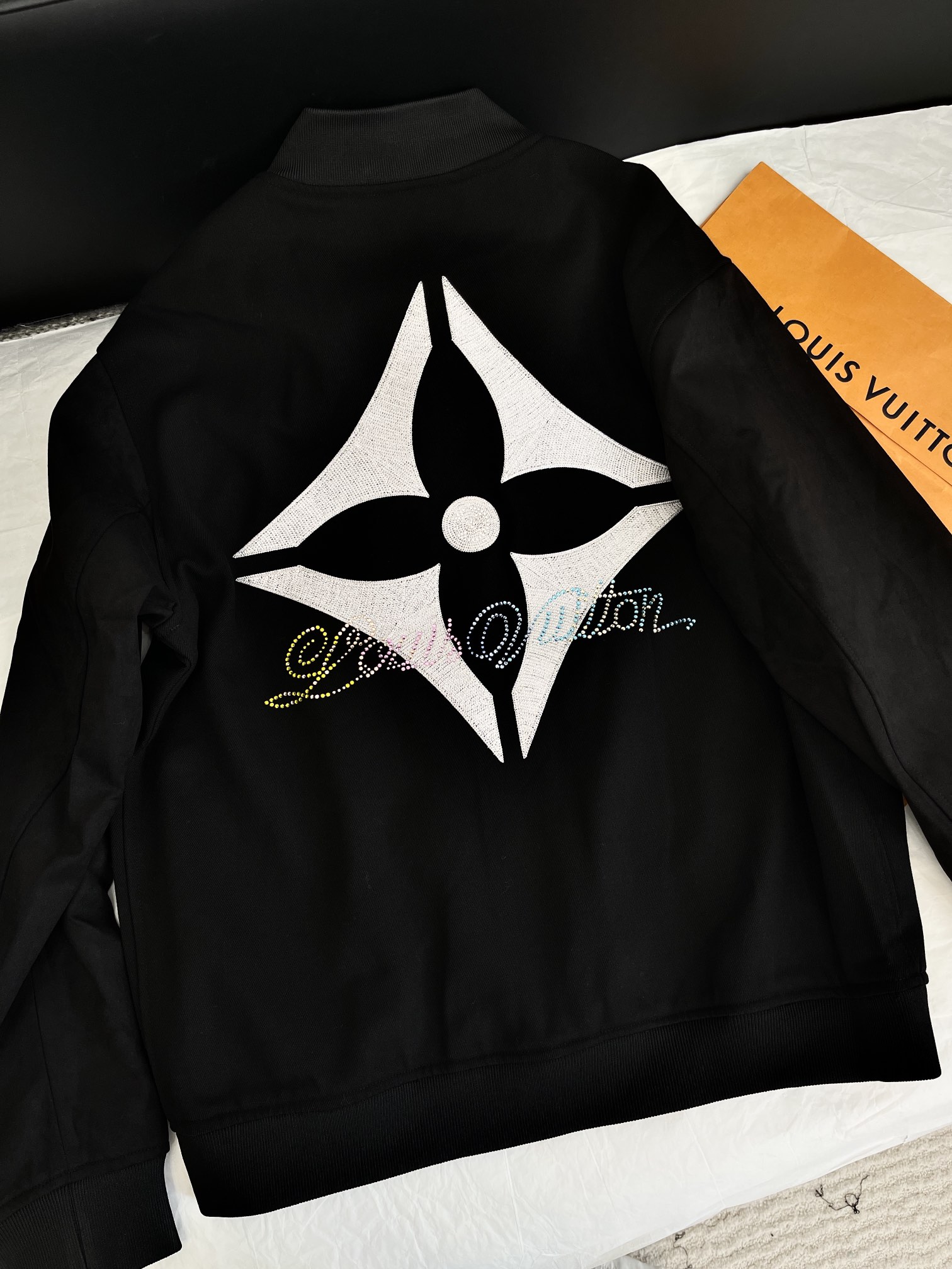 “25FW Original Hardcore Female Suit Review: Stylish Embroidered Jackets and Youthful Jeans” - 图片 9