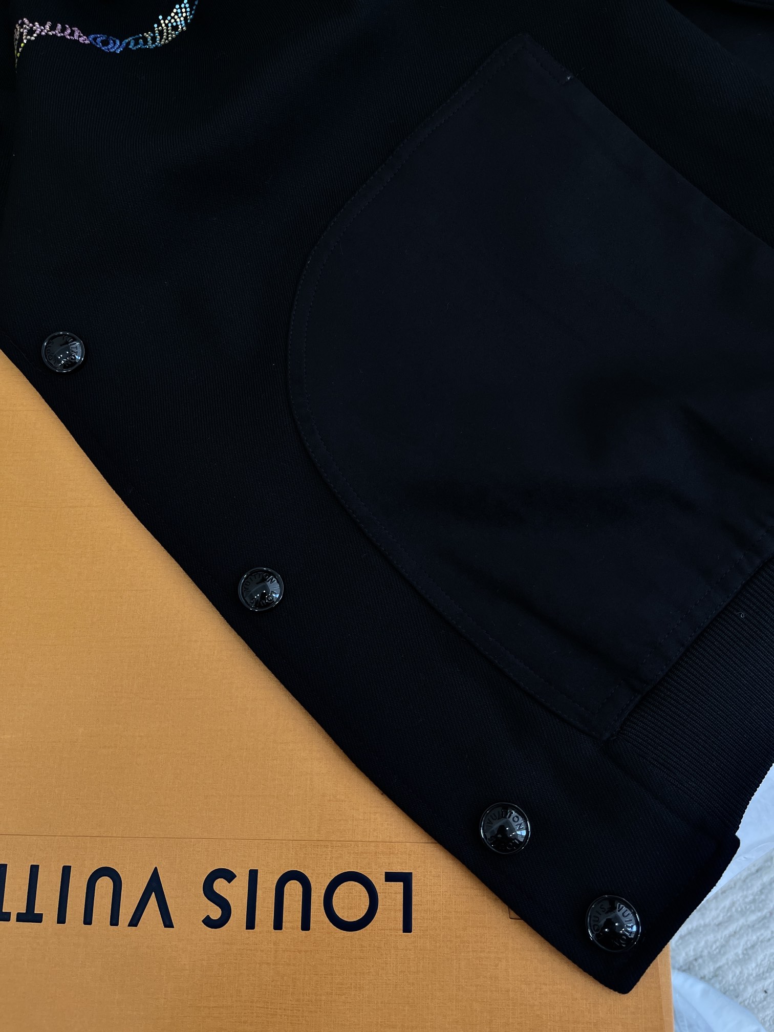 “25FW Original Hardcore Female Suit Review: Stylish Embroidered Jackets and Youthful Jeans” - 图片 7