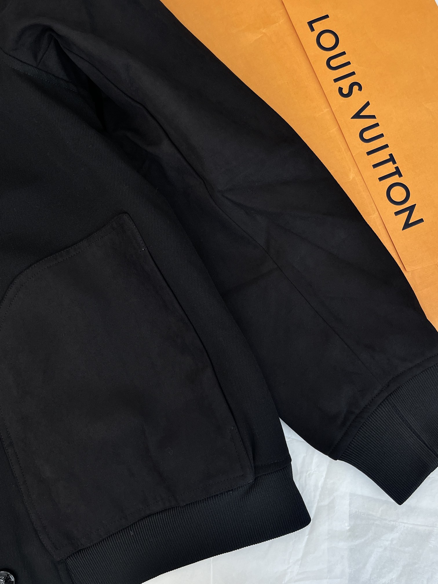 “25FW Original Hardcore Female Suit Review: Stylish Embroidered Jackets and Youthful Jeans” - 图片 6