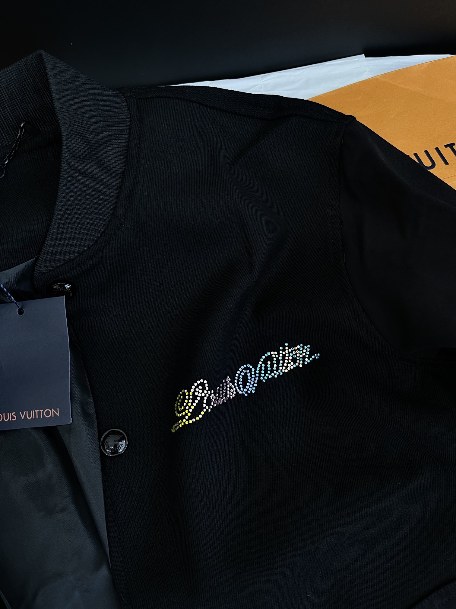 “25FW Original Hardcore Female Suit Review: Stylish Embroidered Jackets and Youthful Jeans” - 图片 5