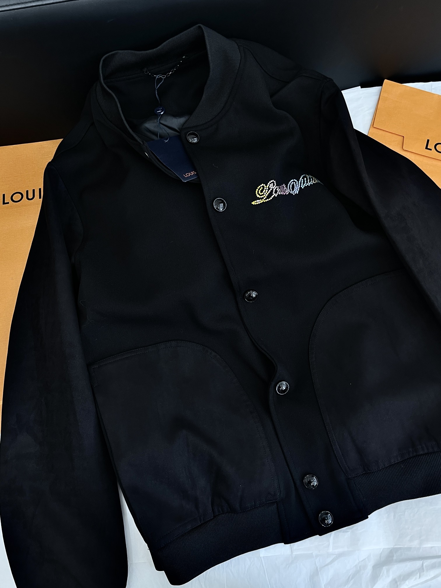 “25FW Original Hardcore Female Suit Review: Stylish Embroidered Jackets and Youthful Jeans” - 图片 1