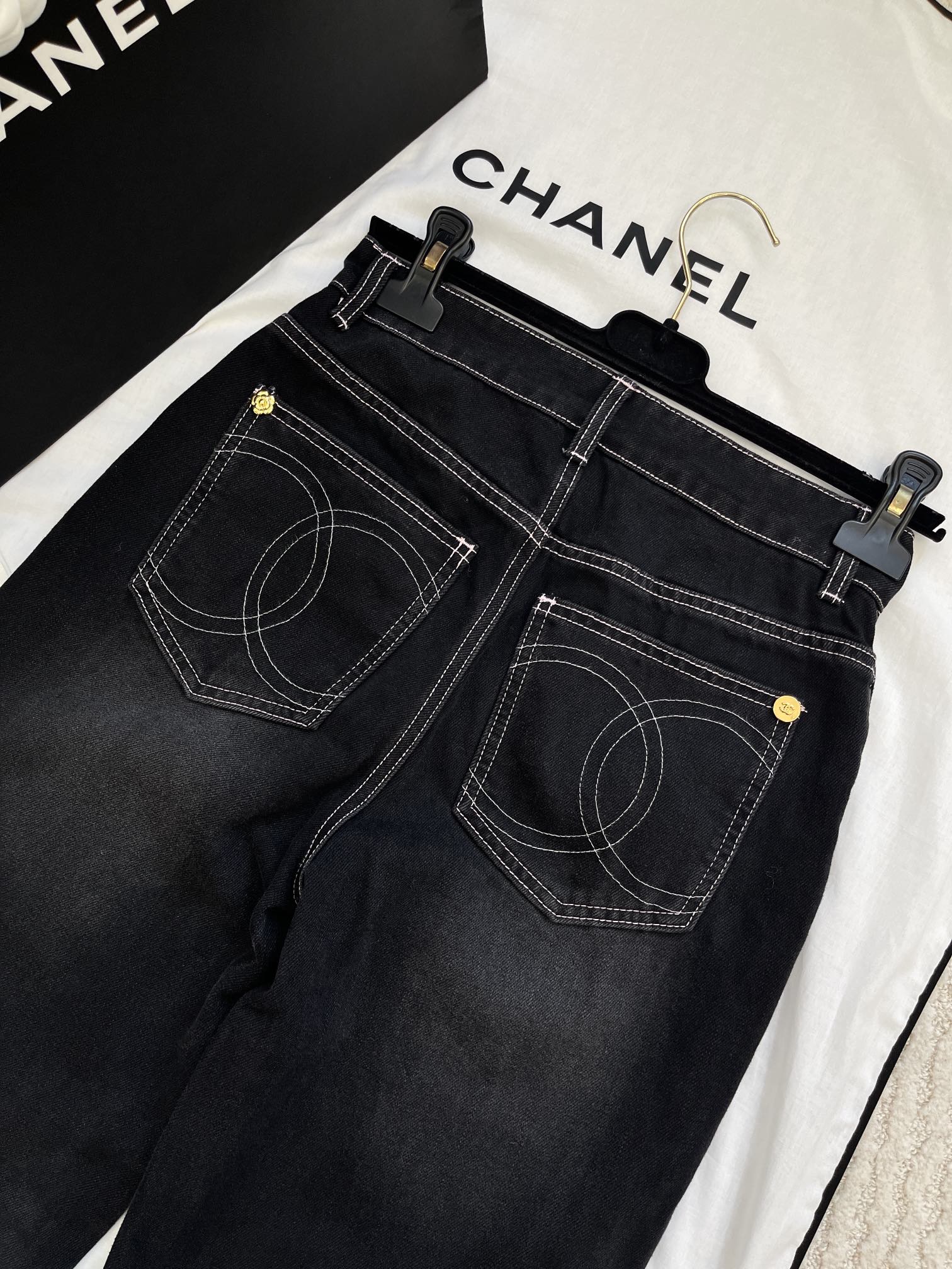 “Stylish Original Female Suit with 25B Packaging by Jennenie’s Stylists” - 图片 6