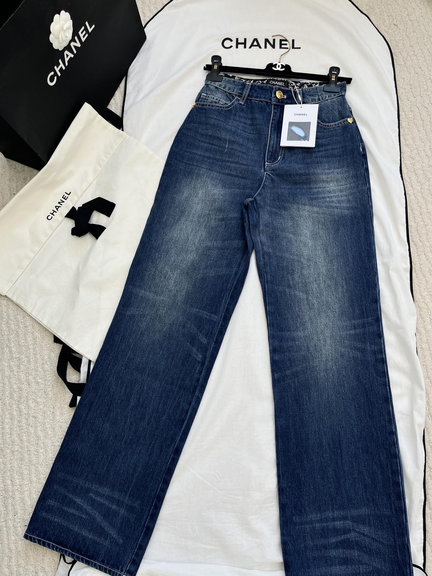 “25B Packaged Jennenie’s Stylish Female Suit: Retro-Washed Pants, Shorts, Long Legs, and Fashion Boss’s Favorite Cowboys” - 图片 1
