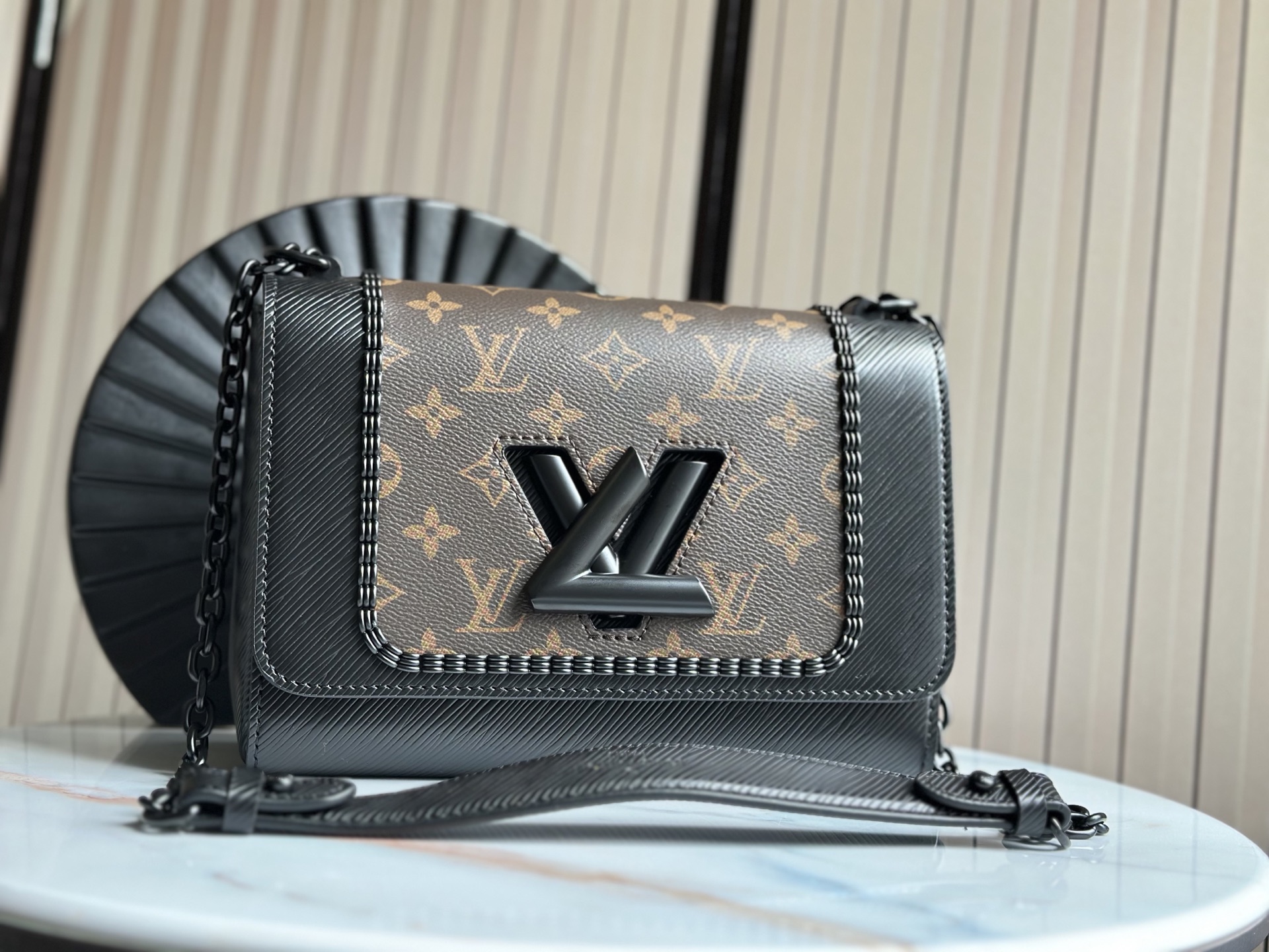 顶级原版质量💠款号(50338/44837/50282/50271)本款 Twist 中号手袋为 Monogram 帆布 顶级原版质量💠款号(50338/44837/50282/50271)本款 Twist 中号手袋为 Monogram 帆布