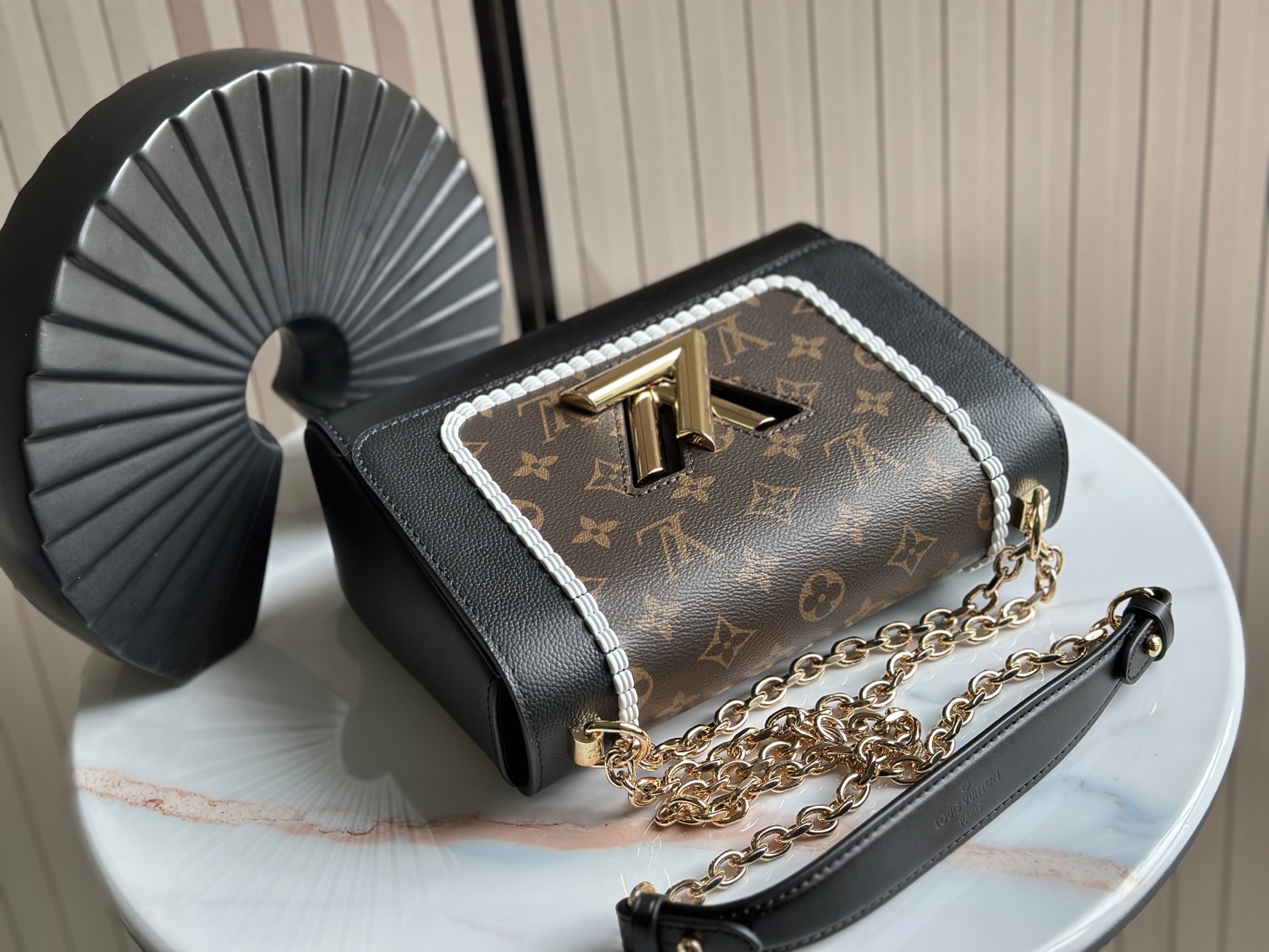 顶级原版质量💠款号(50338/44837/50282/50271)本款 Twist 中号手袋为 Monogram 帆布 顶级原版质量💠款号(50338/44837/50282/50271)本款 Twist 中号手袋为 Monogram 帆布