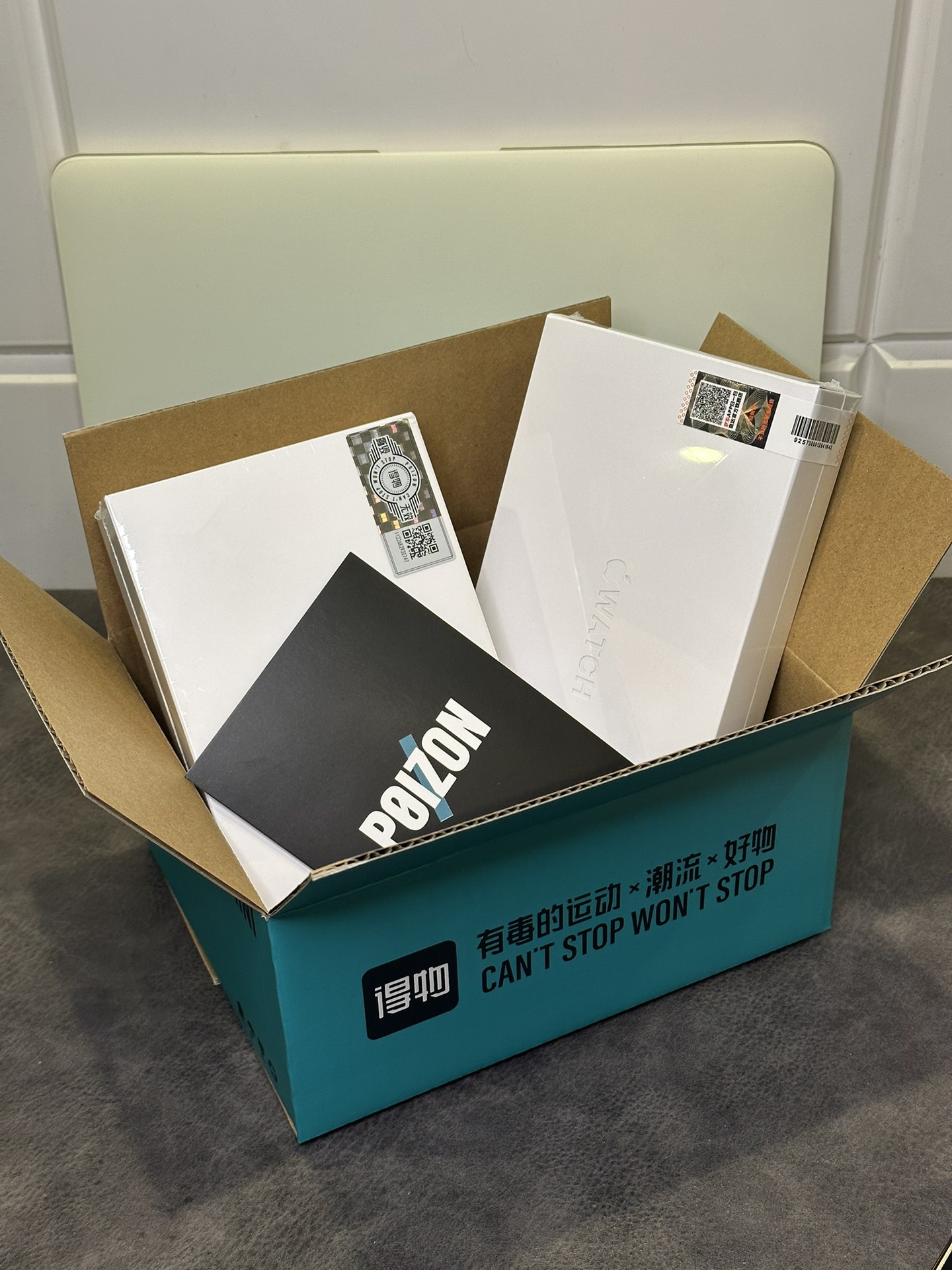 Ultra2 系列手表 报货都有赠送专用小毒盒发货‼️