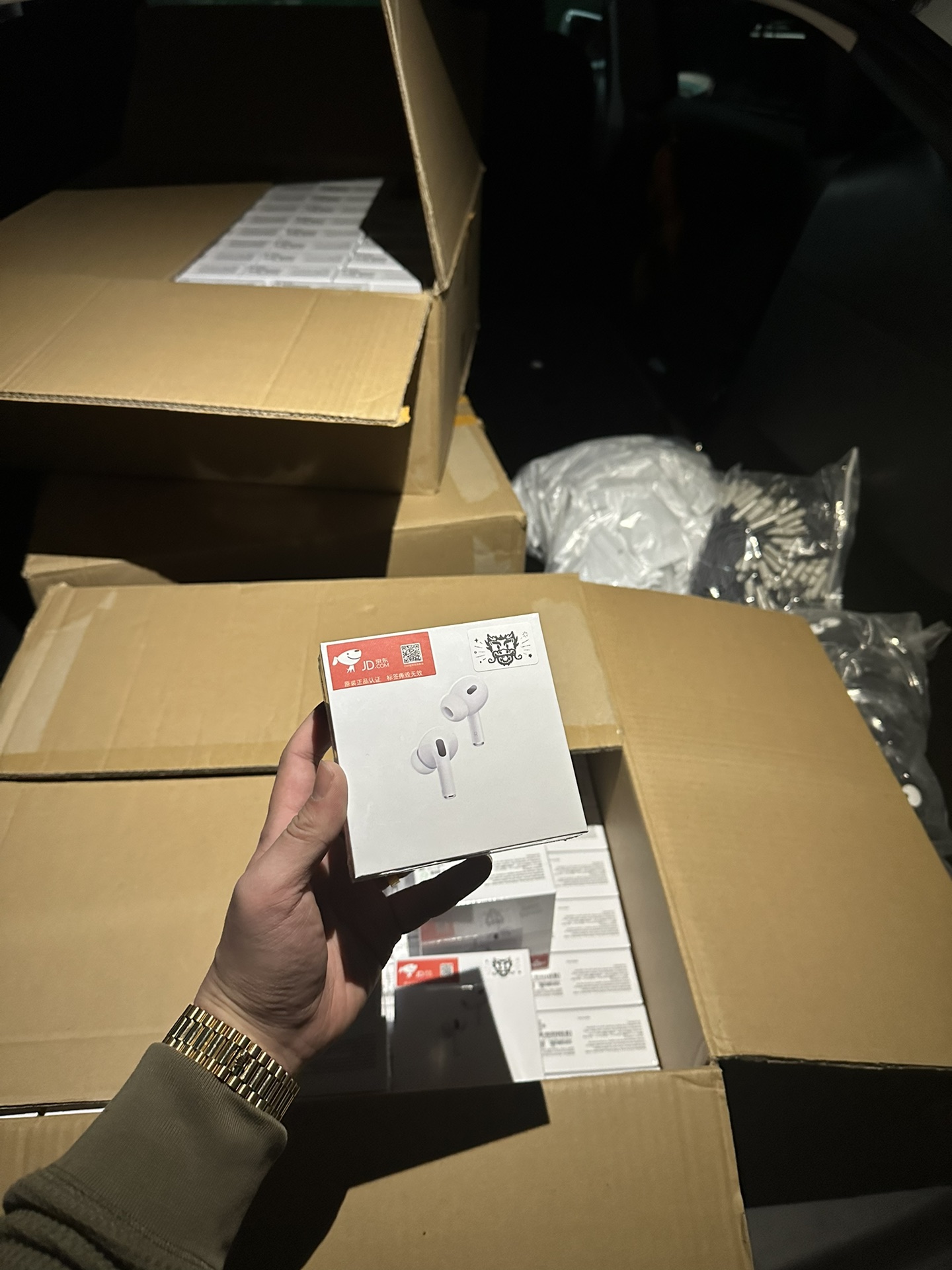 客户爆单 苹果龙年耳机