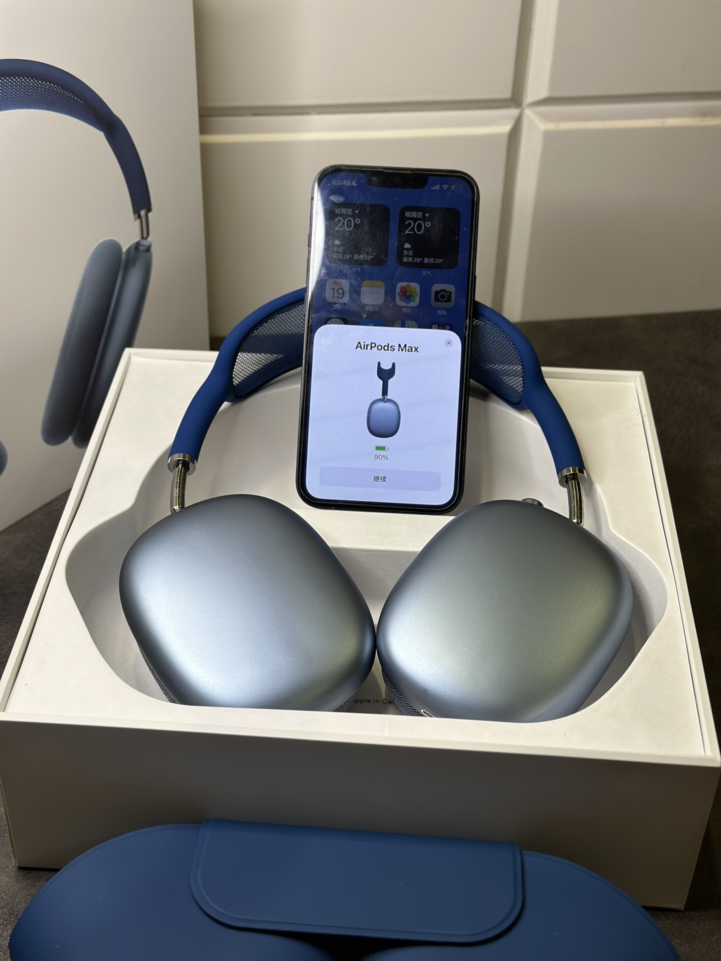  💰‼️480  苹果 AirPodsMax  头戴式耳机
跨境电商订单 专供国外平台冲正 目前最稳版本
45db真实降噪/通透效果  音质绝对稳
外贸1:1公司货 真实五码合一官网可查  
官网配色全系列有货 自己工厂 质量稳定
ln出品 自家订单 CNC加工金属漆外壳 
质感非常细腻 区别市面塑料外壳一眼假‼️
原装磁吸收纳袋 质感非常高 包装配件全部一致
弹窗电量 本机序列号 激光码 弹窗等功能全部都有
真正外单公司货 不要拿市面百来块的货来比 
两个层次的东西 没有可比性‼️

图片均为实拍 照片什么样 实物就是什么样 
售后保修三个月 出厂每台都有质检 质量非常稳