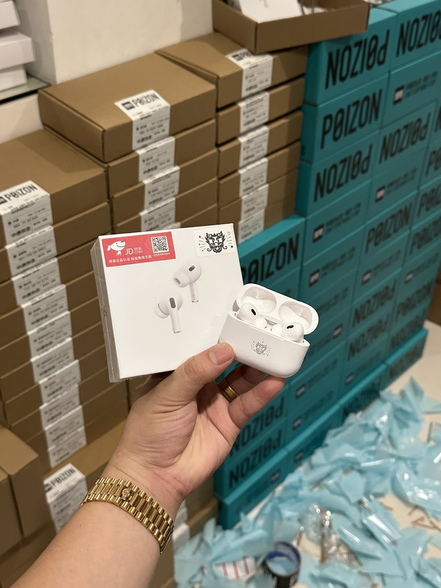 近期热卖‼️💰100 苹果AirPodsPro 龙年限定 真实降噪效果 质量非常稳ok