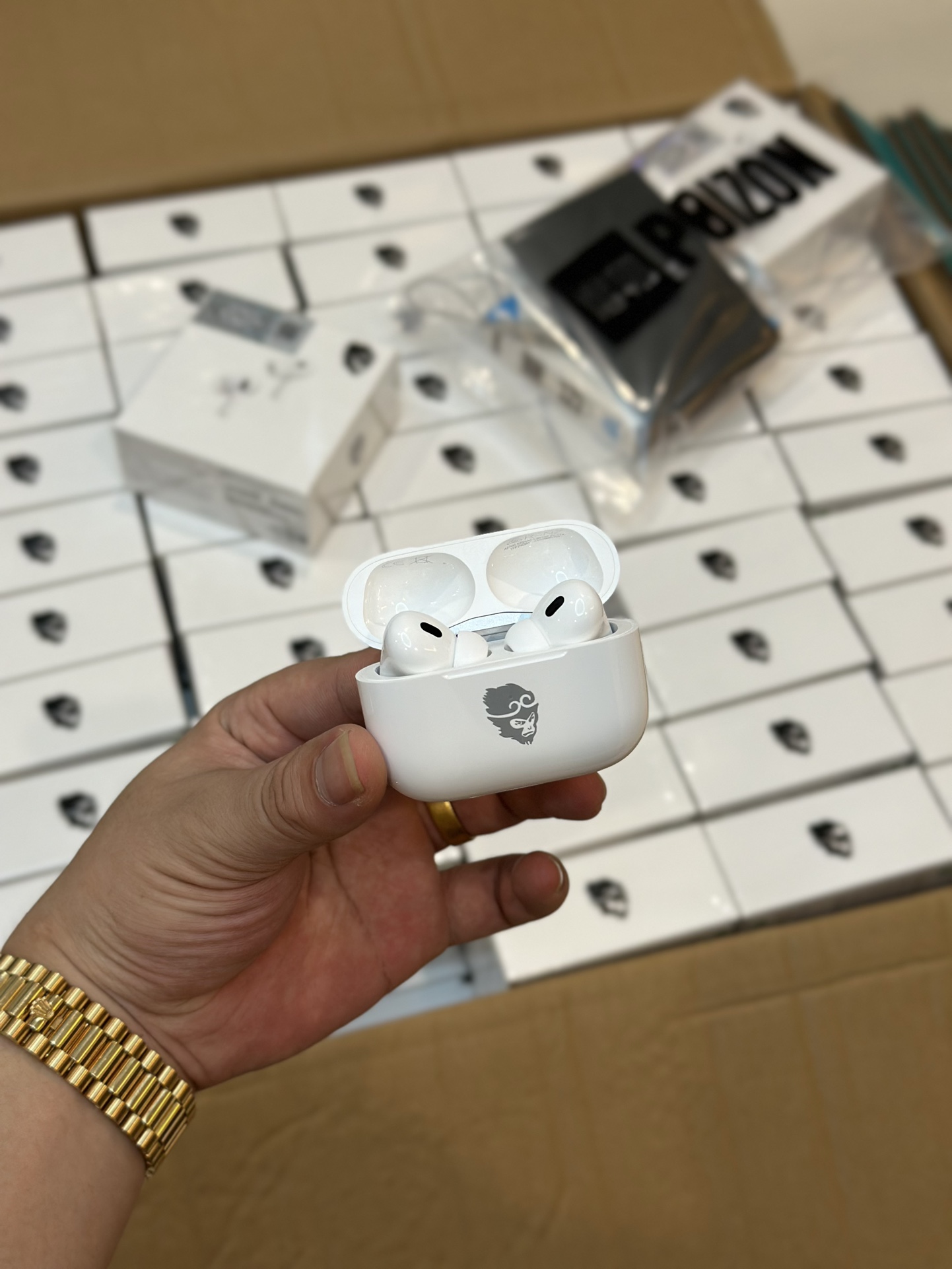 悟空联名AirPodsPro 批发安排一波‼️ 现货充足 配全套得物配件 批💰200 有量来谈