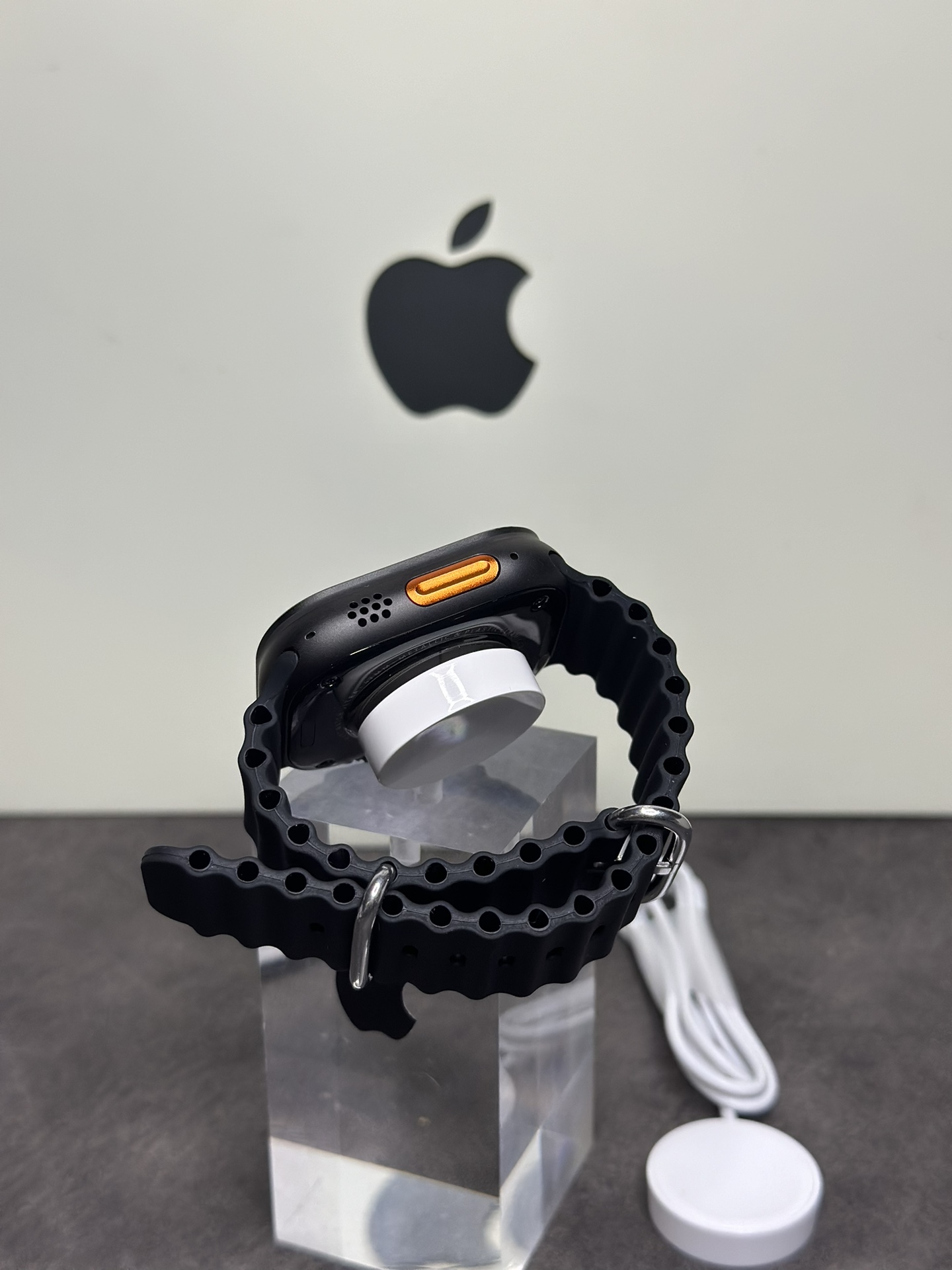 ln毒版出货‼️💰290
苹果AppleWatch Ultra2 手表 2024 黑色款
全新钛合金边框 扬声器开孔跟按键圈全部1:1正确
原壳料开模 外观尺寸跟原装一样 上手看不出假!
通用正品保护壳 孔位全部对应 市面通货目前做不到
原装Oled液晶屏 黑边跟分辨率跟正品一样 目前最屌
49mm钛合金边框 重量质感跟正品完全一样
市面没有任何同行能够做到如此完全1:1复刻
各位可以尽情对比 欢迎打脸 这就是原版开发的底气
内置GPT Ai助手 任何问题都能回答 非常强大
新增噪音检测功能‼️本地相册 地图导航 电子书
本地音乐 股票 AI翻译 录音笔 手电筒 小游戏等功能
不用带手机也能用手表听歌 手表可以连接蓝牙耳机
系统自带175种运动模式 准确记录各种运动数据
IP88级防水设计 再次刷新标准 生活防水无压力
真实心率检测 真实血氧检测 目前最稳定的智能手表
支持息屏显示 屏幕常亮 床头灯等功能
带支付宝离线支付 NFC门禁 语音助手等50种功能
正品该有的我们也都有 给你正品般享受体验
自家开发app 可自定表盘壁纸 查看各种测量数据
绑定app后可接受微信消息 查看信息内容等
软件内置500+种表盘 长期更新表盘 全部免费使用
目前功能最全的一款表 建议各位到手慢慢挖掘‼️
手表标配机头 双表带 手表无线充 说明书 等等
售后要求 外观不磨损 屏幕膜不撕过可退换‼️
售后保修三个月 人为损坏需收取配件费用
