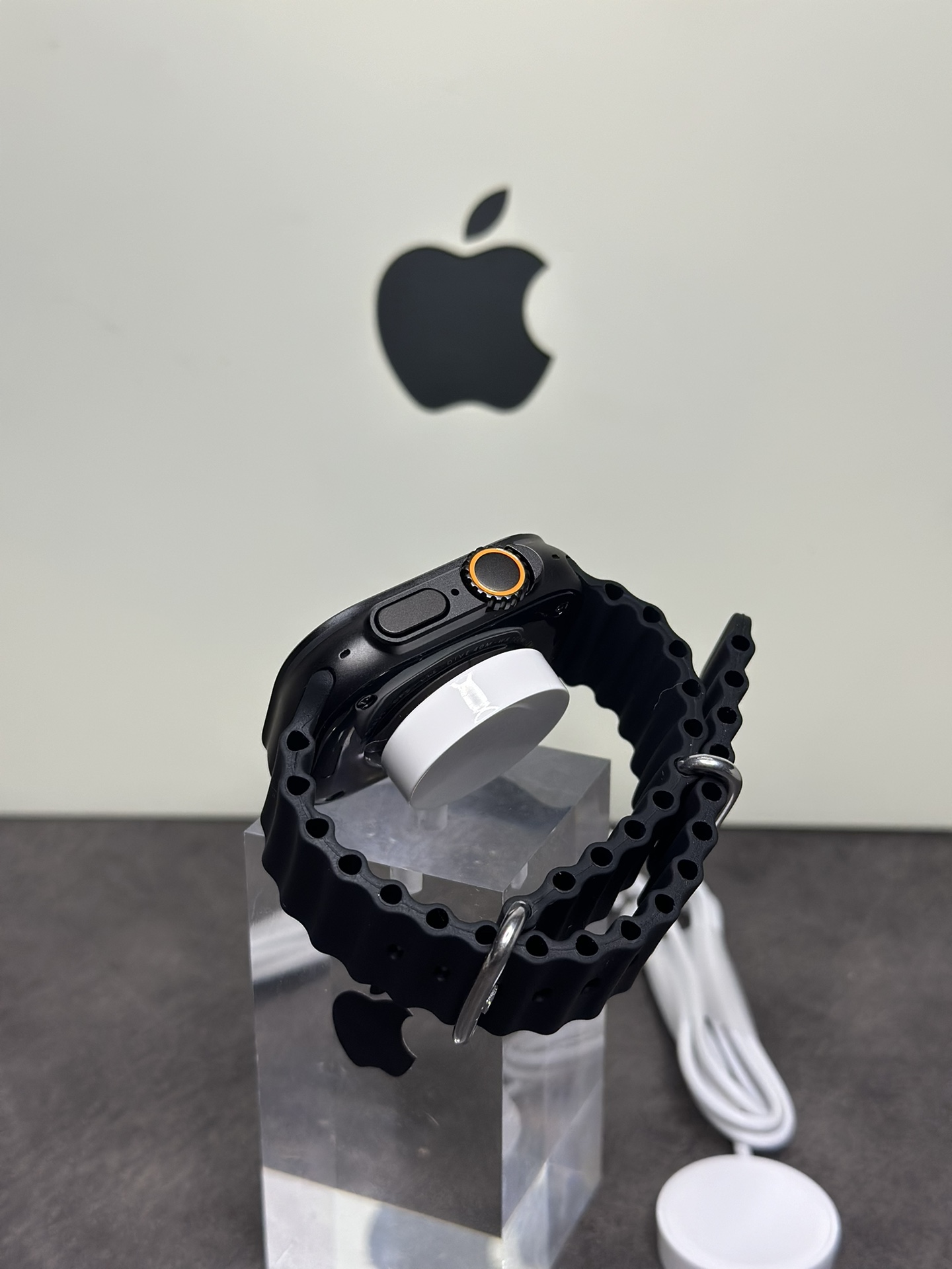 ln毒版出货‼️💰290
苹果AppleWatch Ultra2 手表 2024 黑色款
全新钛合金边框 扬声器开孔跟按键圈全部1:1正确
原壳料开模 外观尺寸跟原装一样 上手看不出假!
通用正品保护壳 孔位全部对应 市面通货目前做不到
原装Oled液晶屏 黑边跟分辨率跟正品一样 目前最屌
49mm钛合金边框 重量质感跟正品完全一样
市面没有任何同行能够做到如此完全1:1复刻
各位可以尽情对比 欢迎打脸 这就是原版开发的底气
内置GPT Ai助手 任何问题都能回答 非常强大
新增噪音检测功能‼️本地相册 地图导航 电子书
本地音乐 股票 AI翻译 录音笔 手电筒 小游戏等功能
不用带手机也能用手表听歌 手表可以连接蓝牙耳机
系统自带175种运动模式 准确记录各种运动数据
IP88级防水设计 再次刷新标准 生活防水无压力
真实心率检测 真实血氧检测 目前最稳定的智能手表
支持息屏显示 屏幕常亮 床头灯等功能
带支付宝离线支付 NFC门禁 语音助手等50种功能
正品该有的我们也都有 给你正品般享受体验
自家开发app 可自定表盘壁纸 查看各种测量数据
绑定app后可接受微信消息 查看信息内容等
软件内置500+种表盘 长期更新表盘 全部免费使用
目前功能最全的一款表 建议各位到手慢慢挖掘‼️
手表标配机头 双表带 手表无线充 说明书 等等
售后要求 外观不磨损 屏幕膜不撕过可退换‼️
售后保修三个月 人为损坏需收取配件费用