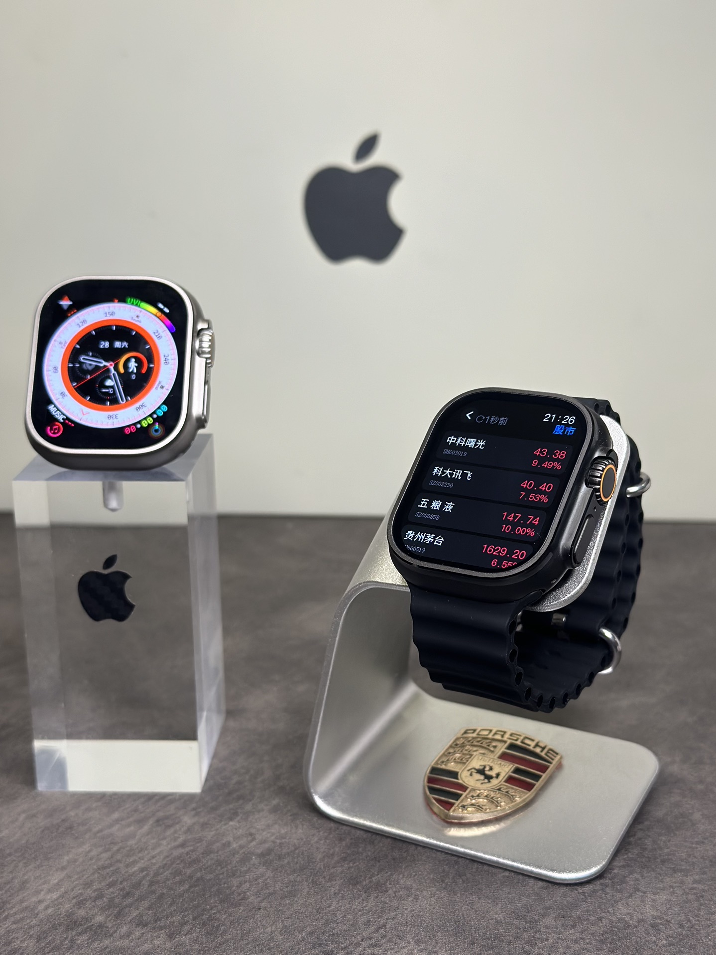 ln毒版出货‼️💰290
苹果AppleWatch Ultra2 手表 2024 黑色款
全新钛合金边框 扬声器开孔跟按键圈全部1:1正确
原壳料开模 外观尺寸跟原装一样 上手看不出假!
通用正品保护壳 孔位全部对应 市面通货目前做不到
原装Oled液晶屏 黑边跟分辨率跟正品一样 目前最屌
49mm钛合金边框 重量质感跟正品完全一样
市面没有任何同行能够做到如此完全1:1复刻
各位可以尽情对比 欢迎打脸 这就是原版开发的底气
内置GPT Ai助手 任何问题都能回答 非常强大
新增噪音检测功能‼️本地相册 地图导航 电子书
本地音乐 股票 AI翻译 录音笔 手电筒 小游戏等功能
不用带手机也能用手表听歌 手表可以连接蓝牙耳机
系统自带175种运动模式 准确记录各种运动数据
IP88级防水设计 再次刷新标准 生活防水无压力
真实心率检测 真实血氧检测 目前最稳定的智能手表
支持息屏显示 屏幕常亮 床头灯等功能
带支付宝离线支付 NFC门禁 语音助手等50种功能
正品该有的我们也都有 给你正品般享受体验
自家开发app 可自定表盘壁纸 查看各种测量数据
绑定app后可接受微信消息 查看信息内容等
软件内置500+种表盘 长期更新表盘 全部免费使用
目前功能最全的一款表 建议各位到手慢慢挖掘‼️
手表标配机头 双表带 手表无线充 说明书 等等
售后要求 外观不磨损 屏幕膜不撕过可退换‼️
售后保修三个月 人为损坏需收取配件费用