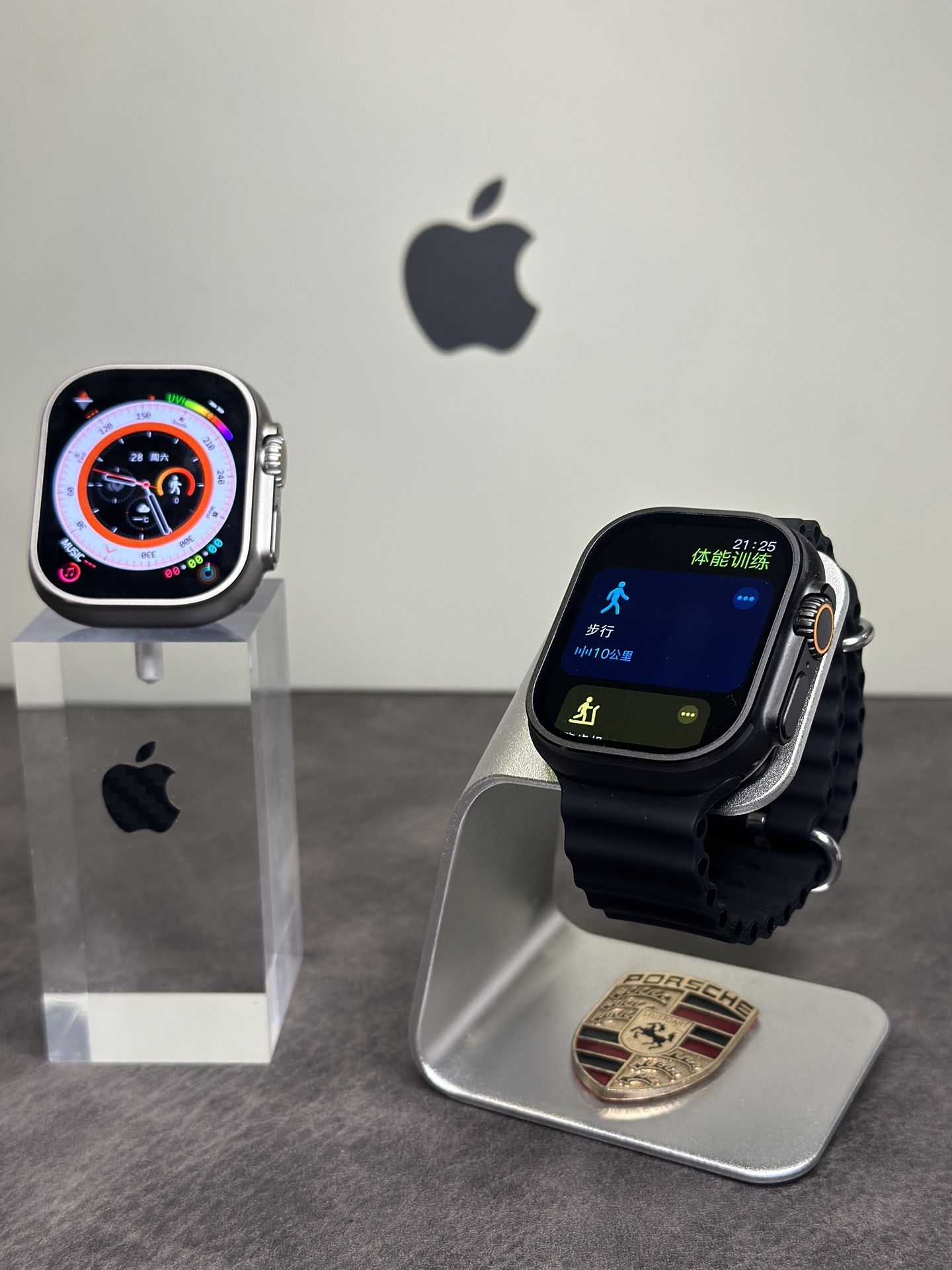 ln毒版出货‼️💰290
苹果AppleWatch Ultra2 手表 2024 黑色款
全新钛合金边框 扬声器开孔跟按键圈全部1:1正确
原壳料开模 外观尺寸跟原装一样 上手看不出假!
通用正品保护壳 孔位全部对应 市面通货目前做不到
原装Oled液晶屏 黑边跟分辨率跟正品一样 目前最屌
49mm钛合金边框 重量质感跟正品完全一样
市面没有任何同行能够做到如此完全1:1复刻
各位可以尽情对比 欢迎打脸 这就是原版开发的底气
内置GPT Ai助手 任何问题都能回答 非常强大
新增噪音检测功能‼️本地相册 地图导航 电子书
本地音乐 股票 AI翻译 录音笔 手电筒 小游戏等功能
不用带手机也能用手表听歌 手表可以连接蓝牙耳机
系统自带175种运动模式 准确记录各种运动数据
IP88级防水设计 再次刷新标准 生活防水无压力
真实心率检测 真实血氧检测 目前最稳定的智能手表
支持息屏显示 屏幕常亮 床头灯等功能
带支付宝离线支付 NFC门禁 语音助手等50种功能
正品该有的我们也都有 给你正品般享受体验
自家开发app 可自定表盘壁纸 查看各种测量数据
绑定app后可接受微信消息 查看信息内容等
软件内置500+种表盘 长期更新表盘 全部免费使用
目前功能最全的一款表 建议各位到手慢慢挖掘‼️
手表标配机头 双表带 手表无线充 说明书 等等
售后要求 外观不磨损 屏幕膜不撕过可退换‼️
售后保修三个月 人为损坏需收取配件费用