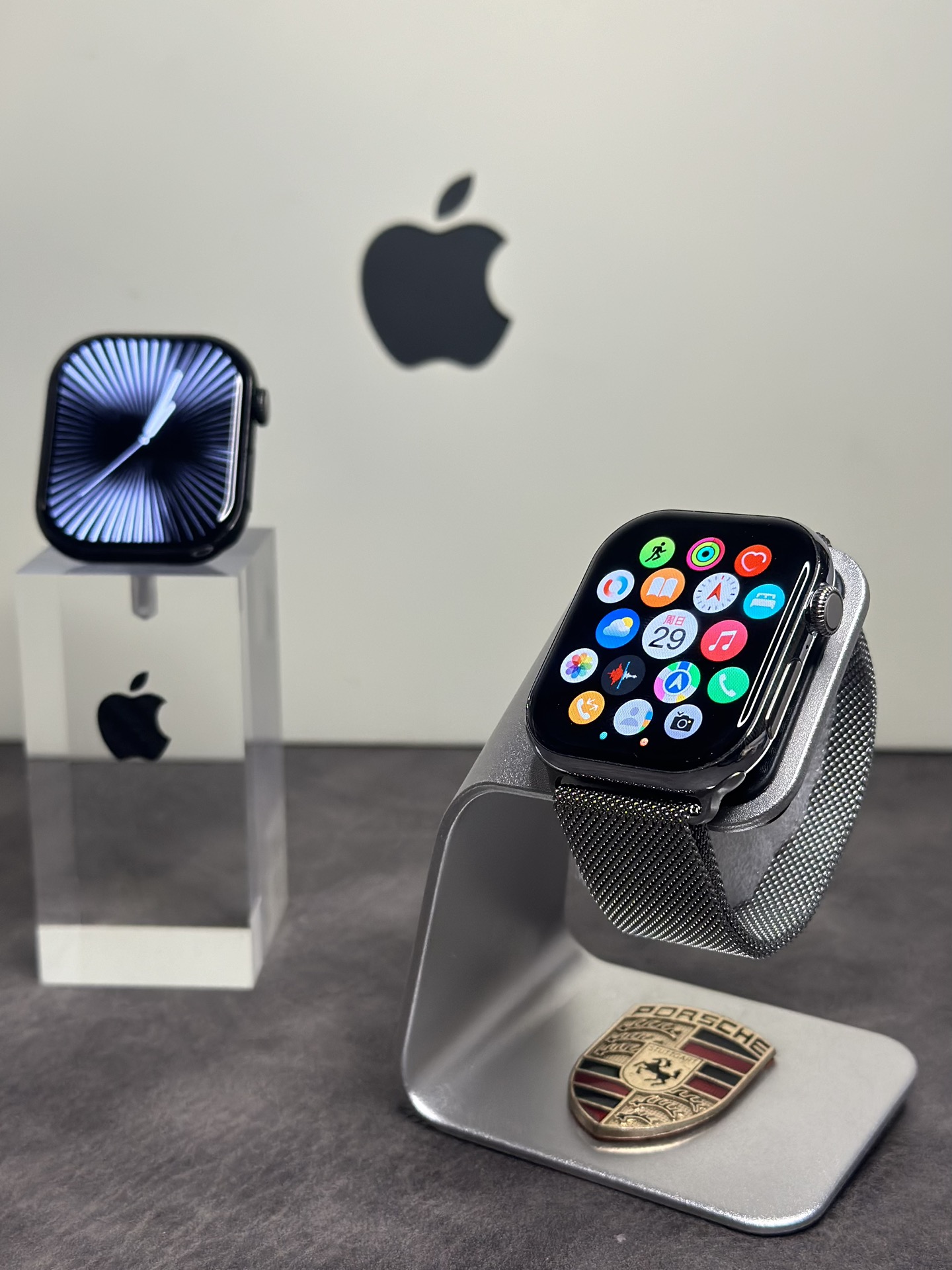 ln毒版 新款首发‼️💰290
苹果AppleWatch 10代 S10手表 亮银色
全新钛合金边框 扬声器开孔跟按键圈全部1:1正确
原壳料开模 外观尺寸跟原装一样 上手看不出假!
通用正品保护壳 孔位全部对应 市面通货目前做不到
原装Oled液晶屏 黑边跟分辨率跟正品一样 目前最屌
46mm钛合金边框 重量质感跟正品完全一样
市面没有任何同行能够做到如此完全1:1复刻
各位可以尽情对比 欢迎打脸 这就是原版开发的底气
内置GPT Ai助手 任何问题都能回答 非常强大
新增噪音检测功能‼️本地相册 地图导航 电子书
本地音乐 股票 AI翻译 录音笔 手电筒 小游戏等功能
不用带手机也能用手表听歌 手表可以连接蓝牙耳机
系统自带175种运动模式 准确记录各种运动数据
IP88级防水设计 再次刷新标准 生活防水无压力
真实心率检测 真实血氧检测 目前最稳定的智能手表
支持息屏显示 屏幕常亮 床头灯等功能
带微信/支付宝离线支付 NFC门禁 语音助手等50种功能
正品该有的我们也都有 给你正品般享受体验
自家开发app 可自定表盘壁纸 查看各种测量数据
绑定app后可接受微信消息 查看信息内容等
软件内置500+种表盘 长期更新表盘 全部免费使用
目前功能最全的一款表 建议各位到手慢慢挖掘‼️
手表标配机头 双表带 手表无线充 说明书 等等
售后要求 外观不磨损 屏幕膜不撕过可退换‼️
售后保修三个月 人为损坏需收取配件费用