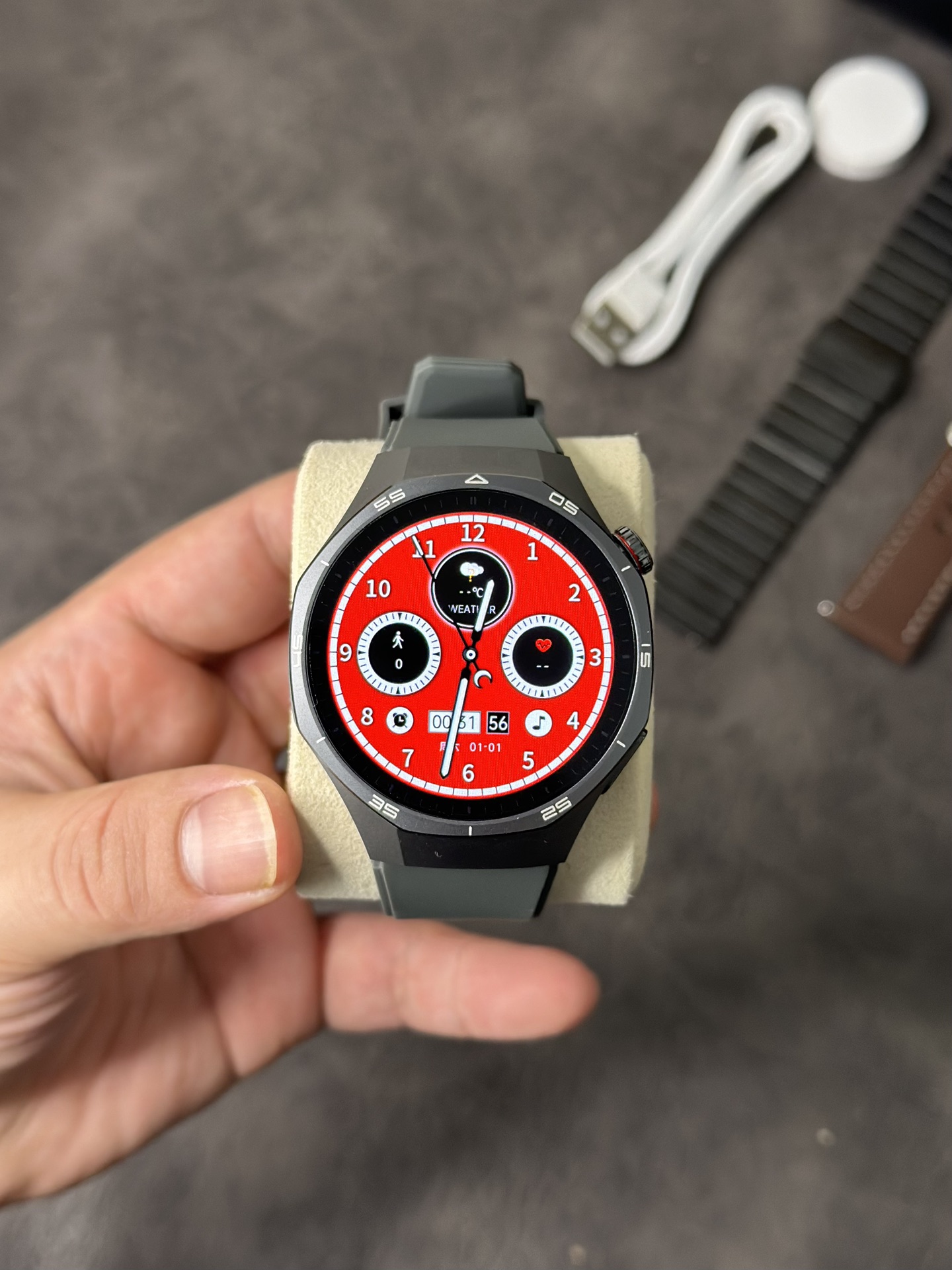 本地批💰190 华为HUAWEI GT5 Pro 手表 金属灰 赠送三条表带 实拍如图