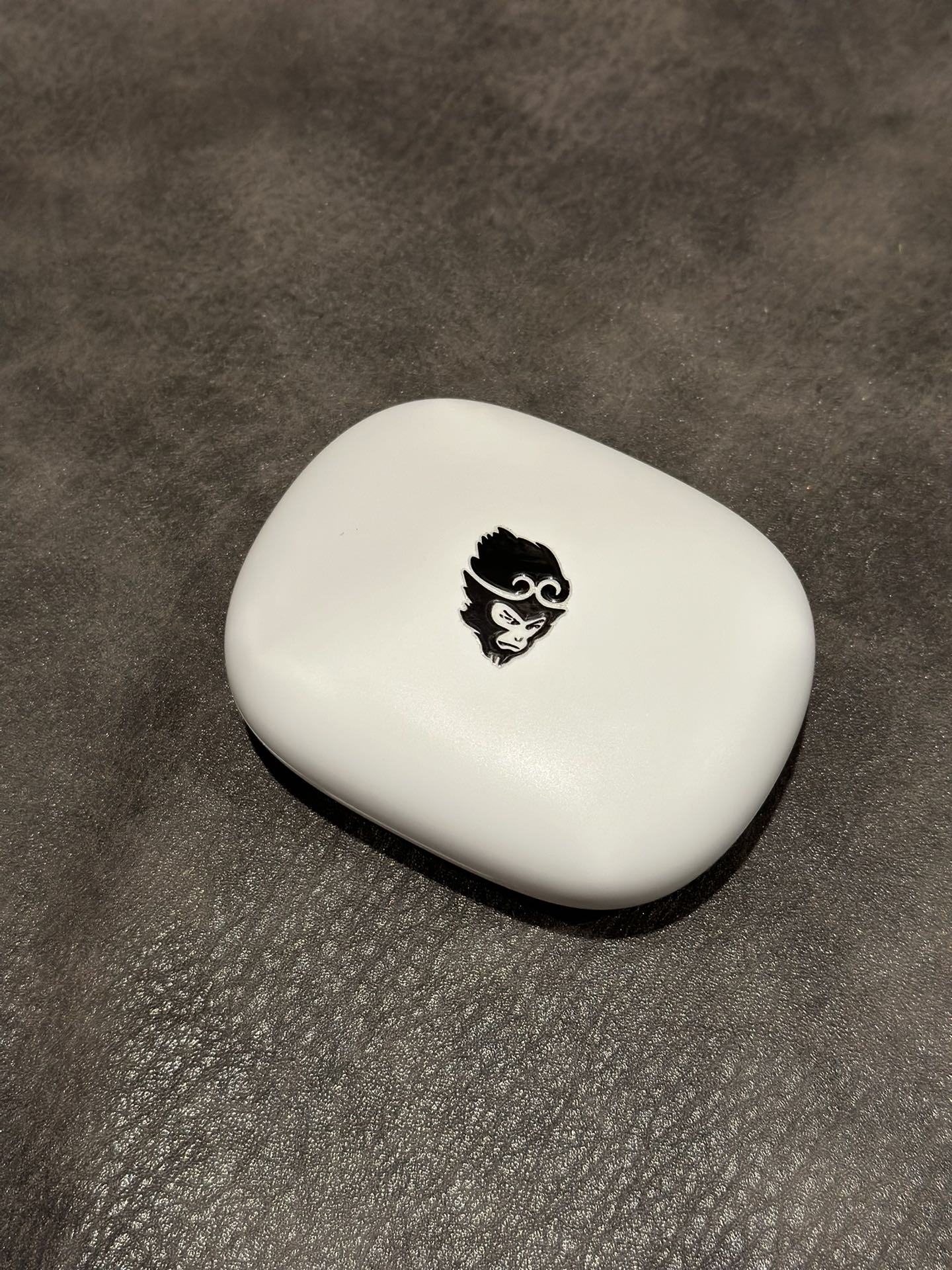 双11福利开炸💥💰48
黑神话悟空联名款 挂耳式耳机
外贸客户订单尾货 库存3000多台
白色 绿色两个颜色 音质媲美千元级别‼️
触摸切歌曲 电量显示 滑动音量 功能齐全
绝对物超所值 喜欢就入手 有量价格能谈‼️