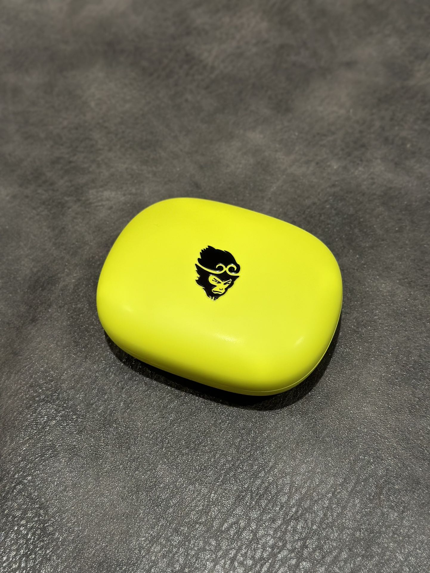 双11福利开炸💥💰48
黑神话悟空联名款 挂耳式耳机
外贸客户订单尾货 库存3000多台
白色 绿色两个颜色 音质媲美千元级别‼️
触摸切歌曲 电量显示 滑动音量 功能齐全
绝对物超所值 喜欢就入手 有量价格能谈‼️