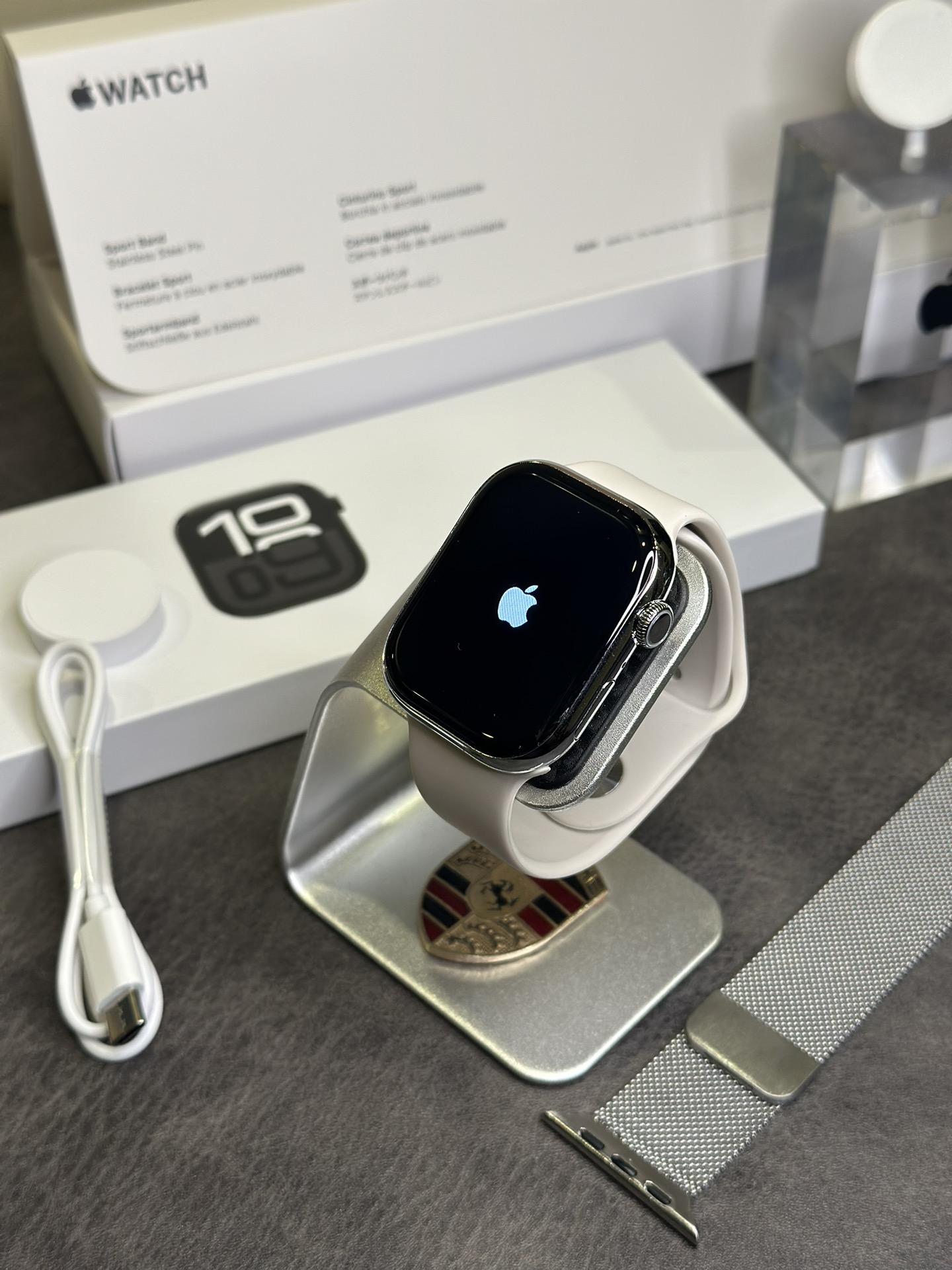 新款出货‼️💰190 开机logo
苹果Apple Watch Series10 代手表 澳洲版
原装开模1:1复刻 开关机都有苹果logo图标
包装跟本机都带序列号 支持官网查询验证
专供外贸跨境电商平台 上架必爆的产品!
赠送type-c接口无线充 跟正品一样
外观一比一 上手真正看不出假 后盖带卡扣
新增手势功能 支持手势接听电话等
自主开发软件 支持苹果 安卓 鸿蒙 所有手机都能用
自带多国家语言(英语、法语、西班牙语、波兰语、葡萄牙语、韩语、意大利语、德语、马来语、印尼、荷兰语、越南语、土耳其语、俄语、阿拉伯语、希伯来语、泰语、希腊语、印地语、缅甸语)支持外贸平台
低功耗 2-3天超长续航 无线充电 IP68级防水
带支付宝离线支付 支持绑定微信 QQ 脸书 推特等社交二维码 支持必定微信 QQ 谷歌收款码
主要功能:心率 血压 血氧 心电图 女生生理期 体温 天气 指南针 计算器 语音助手 计步 呼吸训练 睡眠检测等超多功能
系手表内置多种运动模式 常见的运动模式都有
app每天更新最新表盘 上百个表盘免费更换!
标配原装配件 手表 表带 充电器等全套配件
售后保修三个月
外观不磨损 包装完好 屏幕膜不撕过可以退换