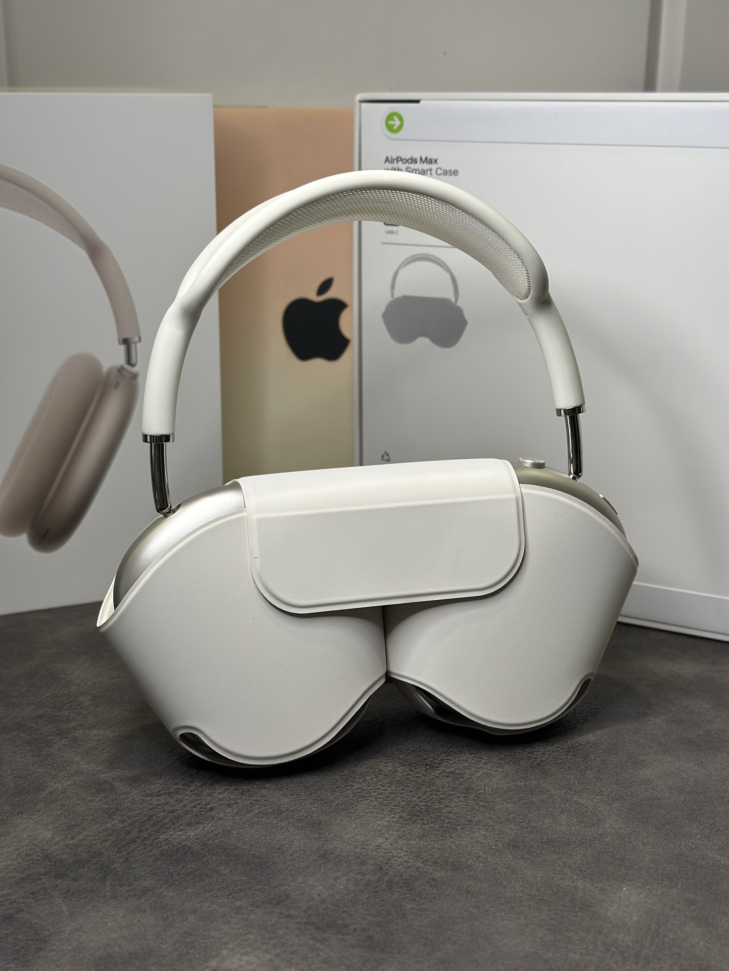 新配色出货💰‼️400
Apple苹果 AirPodsMax二代 头戴式耳机
跨境电商订单 专供国外平台冲正 目前最稳版本
45db真实降噪/通透效果 音质绝对稳
外贸1:1公司货 真实五码合一官网可查
升级新款USB-C充电口 标配C口充电线
官网配色全系列有货 自己工厂 质量稳定
ln出品 自家订单 CNC加工金属漆外壳
质感非常细腻 区别市面塑料外壳一眼假‼️
原装磁吸收纳袋 质感非常高 包装配件全部一致
弹窗电量 本机序列号 激光码 弹窗等功能全部都有
真正外单公司货 不要拿市面百来块的货来比
两个层次的东西 没有可比性‼️
图片均为实拍 照片什么样 实物就是什么样
售后保修三个月 出厂每台都有质检 质量非常稳