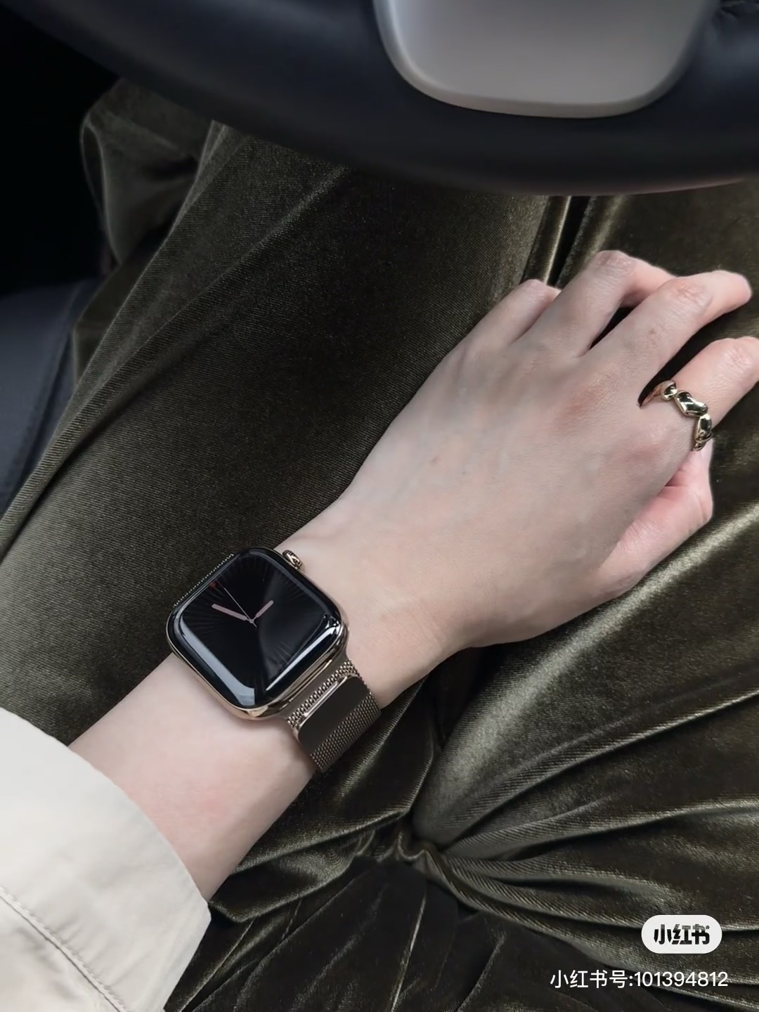 苹果手表上手效果 女生建议入手42mm金色 非常好看