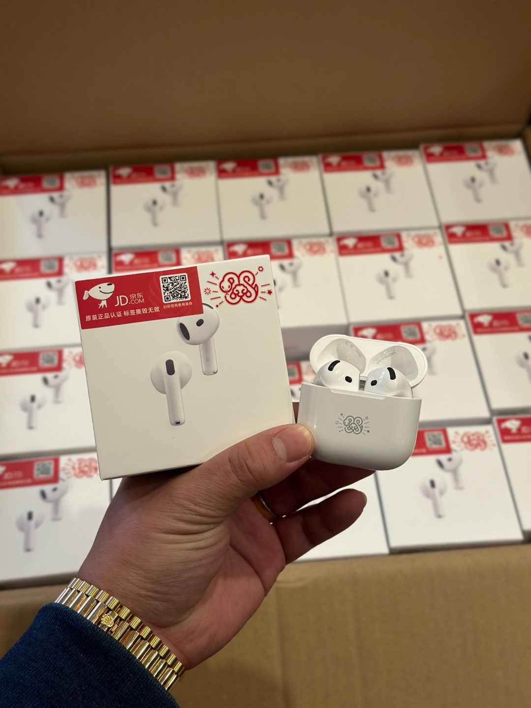 蛇年限定款💰90 苹果AirPods4 ANC降噪版 仓库现货到货‼️序列号可官网查询