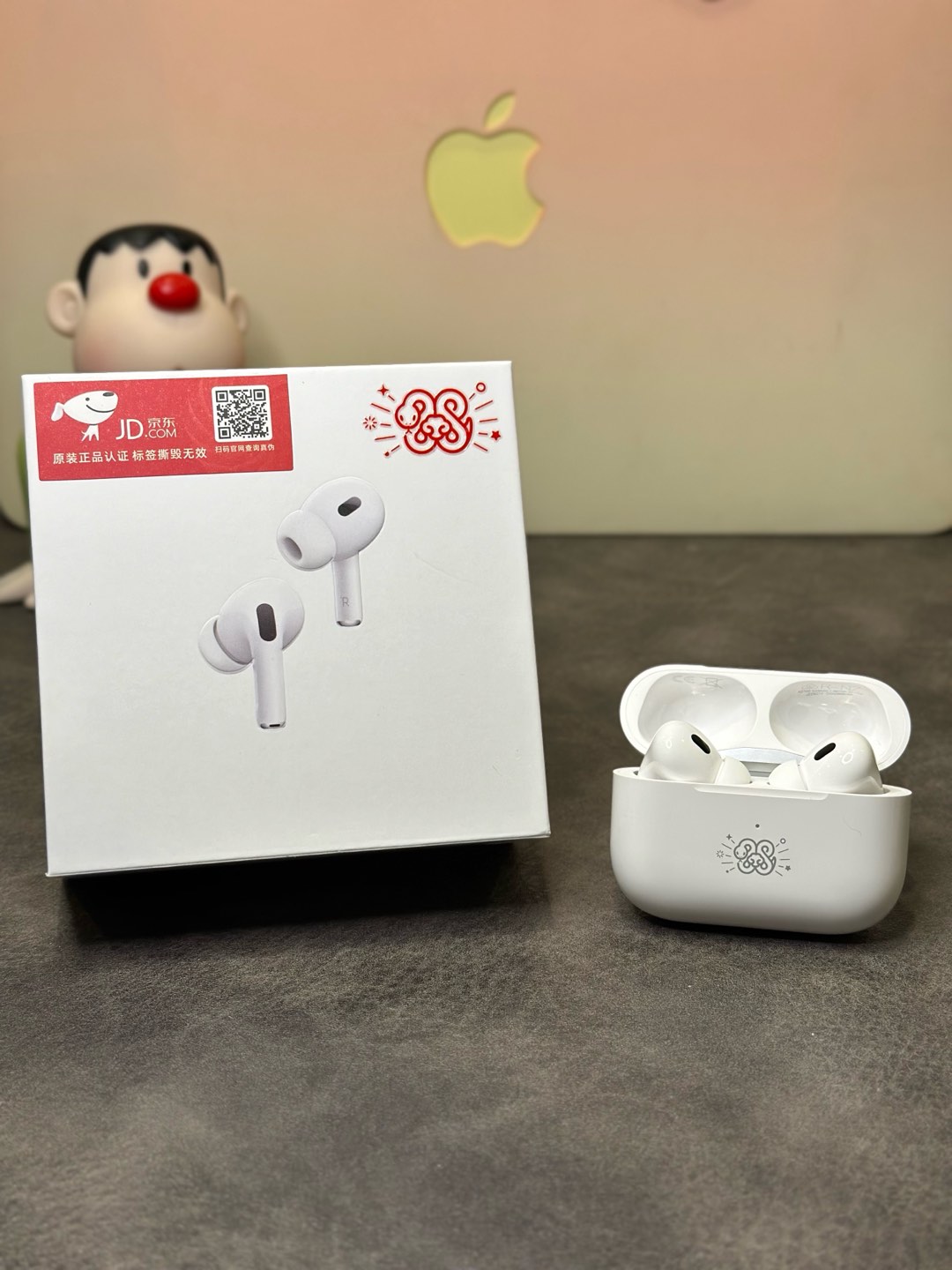 新款出货‼️💰90
苹果AirPodsPro2 蛇年限定款🐍
老外客户订单 性价比非常高 质量很稳!
35db真实降噪/通透效果 音质绝对稳
支持IOS18系统弹窗 功能界面内容完全一样
外贸1:1公司货 真实五码合一官网可查
新款C口尾插跟包装 包装配件全部一致
弹窗电量 本机序列号 激光码 重量 功能全部都有
真正外单牛货 不要拿市面几十块的货来比
两个层次的东西 没有可比性‼️
各位放心冲 到手不满意随时可退
图片均为实拍 照片什么样 实物就是什么样
赠送保护壳+挂绳 默认贴京东标跟发票 有需求可以不贴标签
售后保修三个月 外观不磨损支持退换