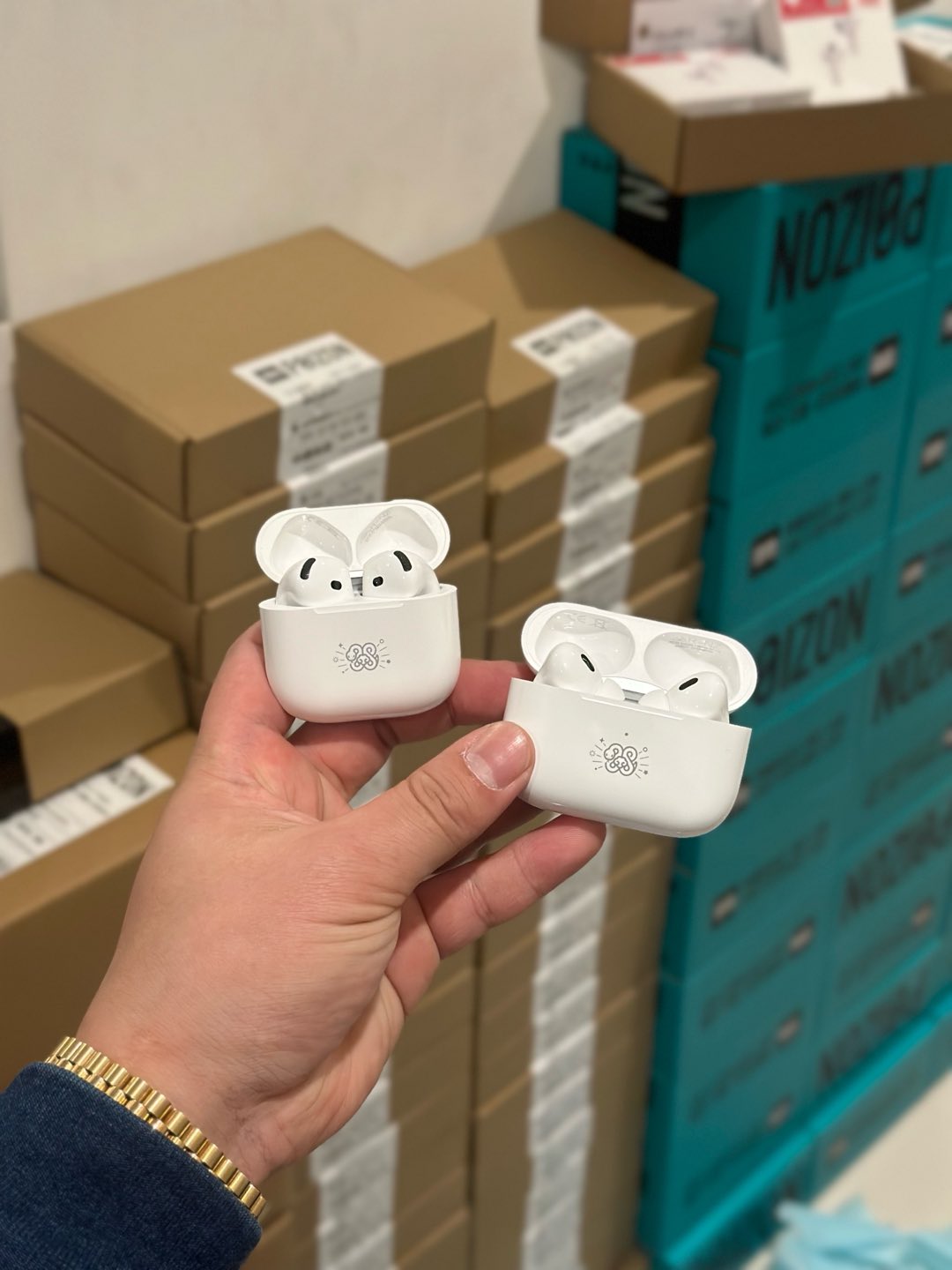 加班发货✈️ 苹果蛇年限定耳机🐍 两种款式都有 现货批发💰90