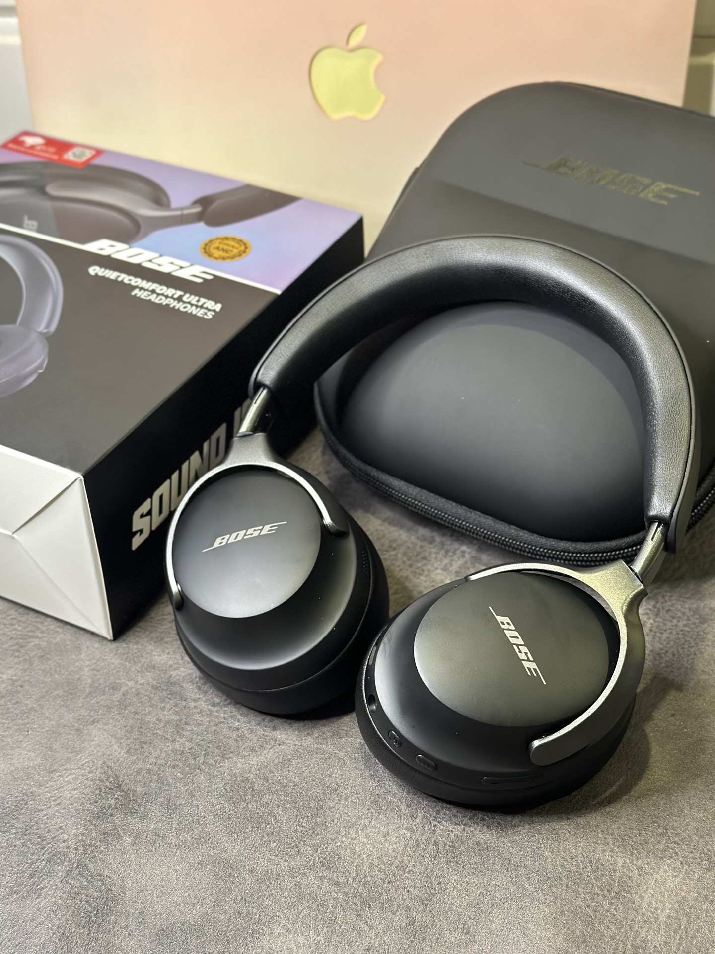 降噪版本出货 ️ Bose QuietComfort Ultra 头戴式耳机 原装1:1版本出货 专供大外贸客户充正的渠道货 正品同款ANC降噪 嘈杂工作环境人群的福音耳机 真实降噪效果 区别市面几十块没有降噪效果的样子货 声学毕业研究生调教 植入SUB环绕音效 欢迎品鉴 音质 效果直接对标千元级别耳机 非常推荐入手 ️ 正品同款小牛皮耳罩 质地柔软 内置吸音海绵耳塞 佩戴非常舒服 不会压耳朵 适合长时间佩戴 目前唯一带降噪的版本 认准ln出品 天花板品质 市面便宜通货太多 认准图中实拍红色京东标签 正品怎样到手就是怎样 音质效果不满意随意退 ️ 全套原盒包装 官网十分之一的价格给你同等体验 售后保修三个月 包装完好外观没磨损支持退换!