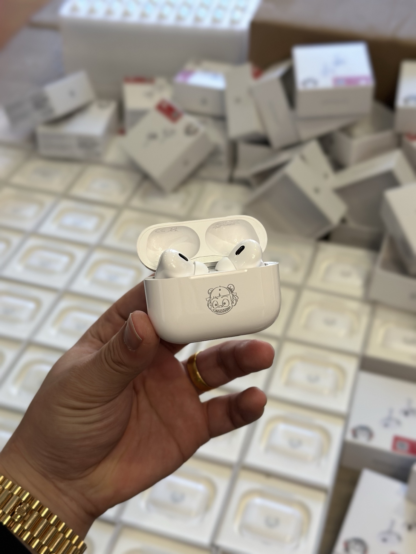 现货批发💰90 苹果AirPodsPro2 哪吒纪念款耳机 真实35db降噪效果 本机带序列号可查！