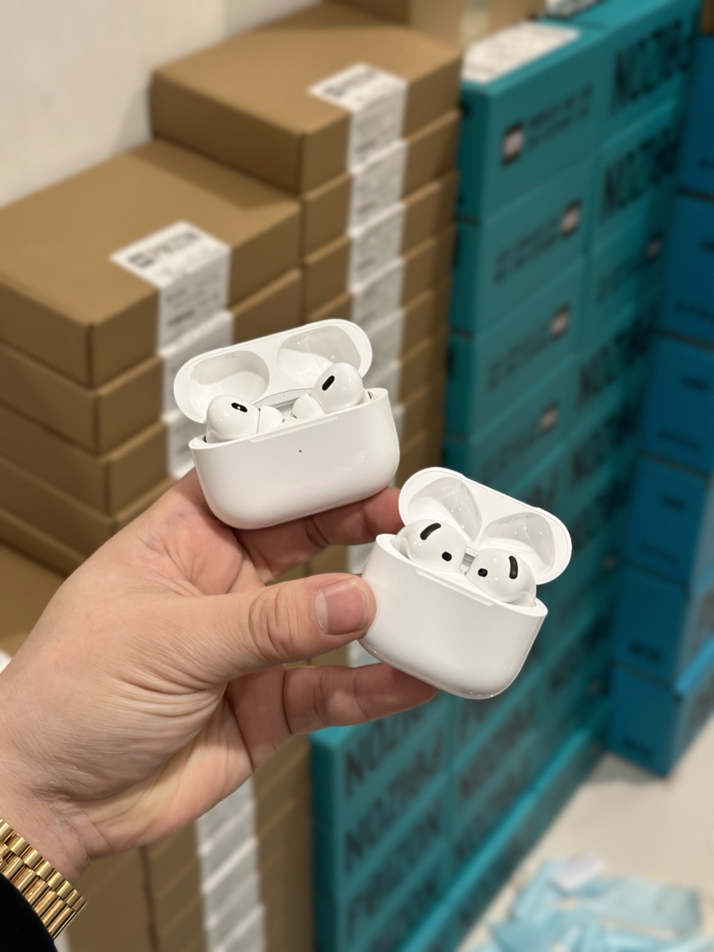 发货实拍 苹果耳机 入耳式跟半入耳式 都带真实降噪通透效果 满足各位需求‼️