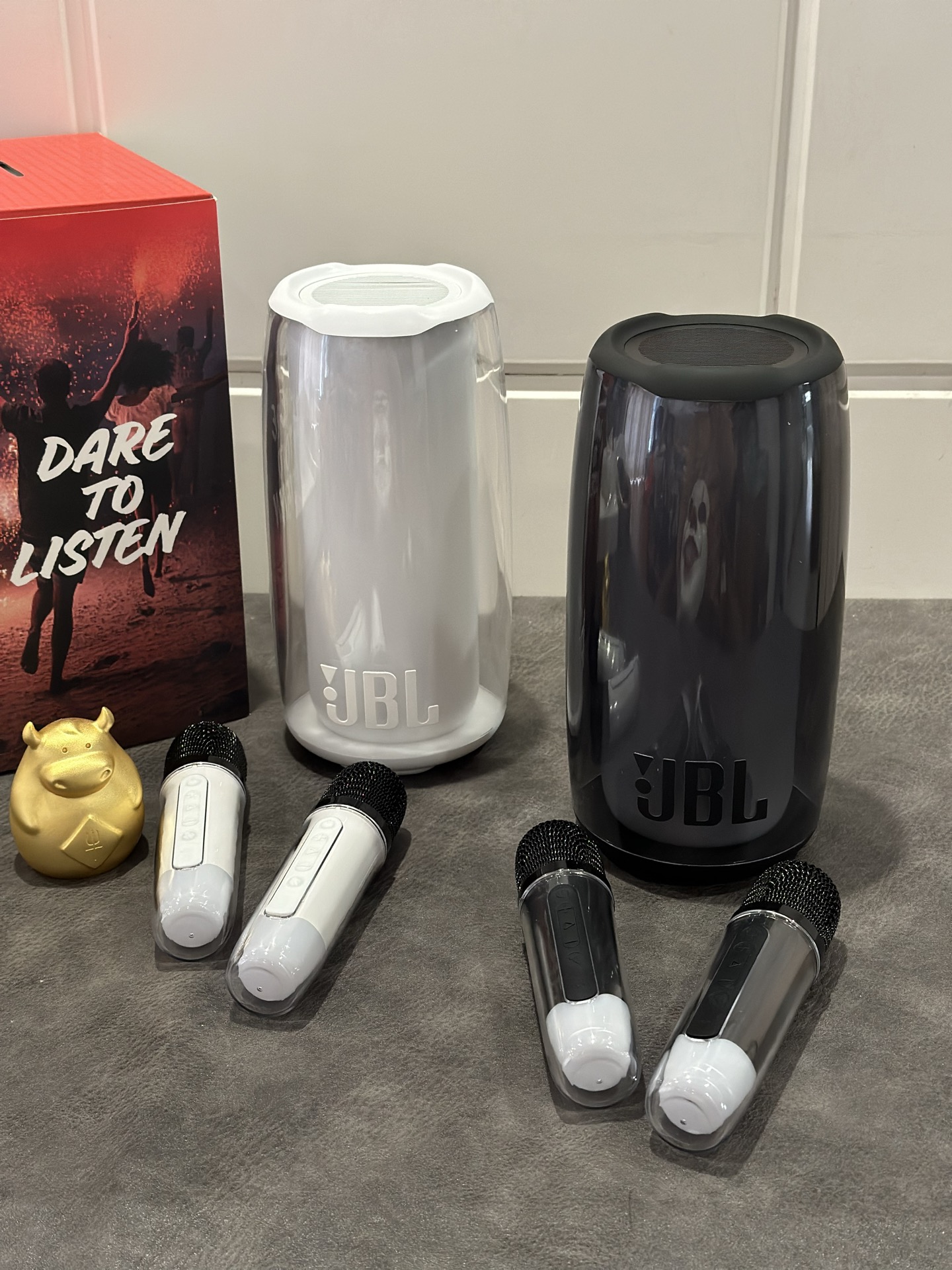 出厂批发价💰150 ln毒版 全新JBL脉动蓝牙音响 配双话筒🎤 黑色白色2个颜色 报货备注‼️