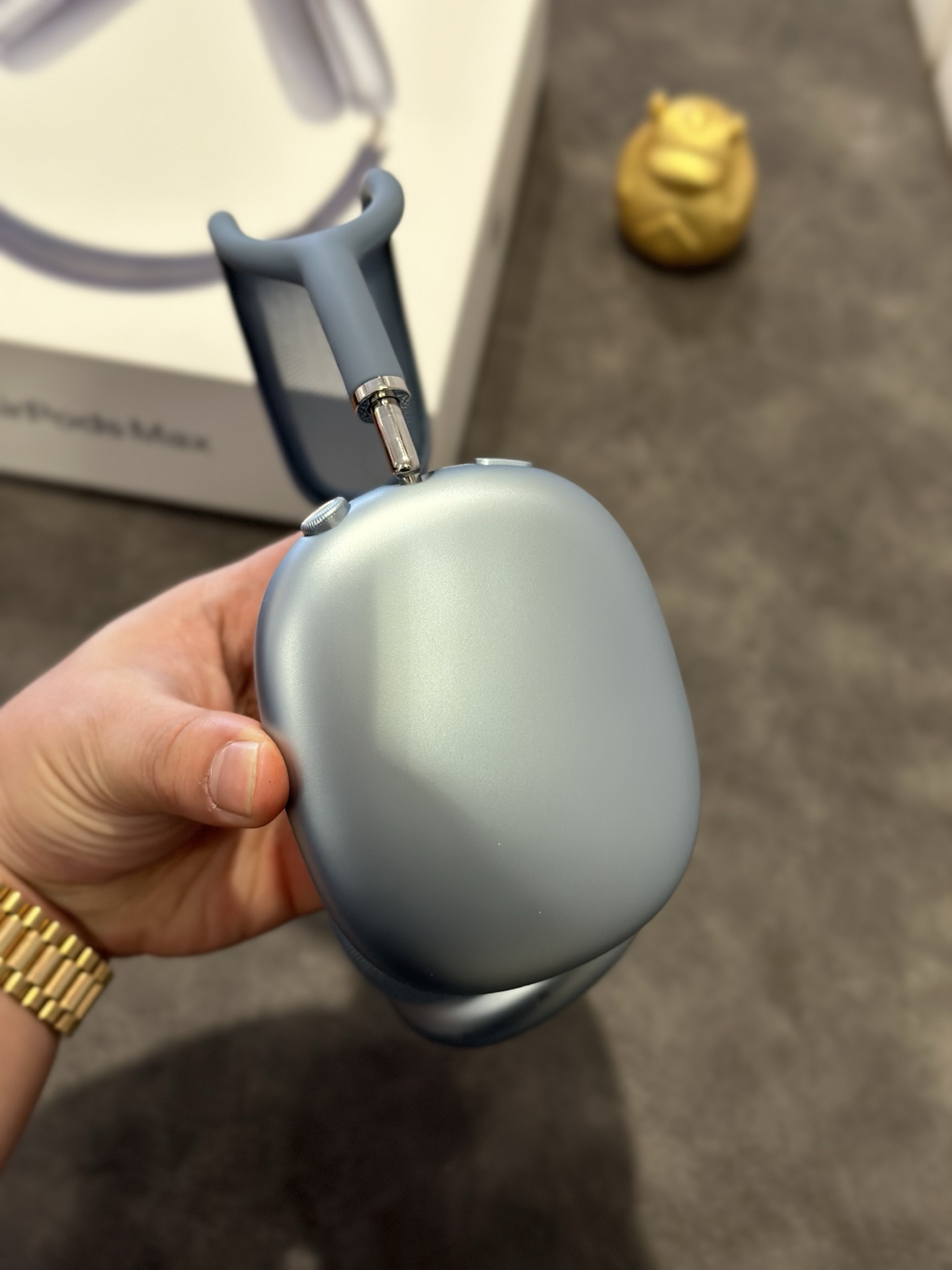 出厂批发价💰450
ln毒版 苹果AirPodsMax 二代蓝色 C口
莆田工厂订单 外观功能都是最高标准1:1复刻正品
包装激光刻码/本机序列号官网可查 专供外贸充正订单
跟华强北那种山寨电子垃圾不是一个层次的东西
机身材质PVC金属漆 整机重量跟质感跟原装一样
原装金属头梁+磁吸耳罩 佩戴舒适感与正品无差别
旋转按钮阻尼感 按键反馈感跟正品一样 非塑料感版本
功能无需多介绍 上手体验效果跟正品没有区别‼️
带入耳检测功能/弹窗动画/电量显示/查找定位等等
高通芯片方案代工 音质跟稳定性都是行业标杆
升级双麦混合降噪通透 实测降噪深度达45db
声学毕业生精心调教 无损音质精准还原livehouse
拒绝“参数虚标”的华强北山寨电子垃圾
本产品支持售后 有任何质量问题免费保修三个月‼️
赠送专用加硬飞机盒 可配购物小票 报货备注