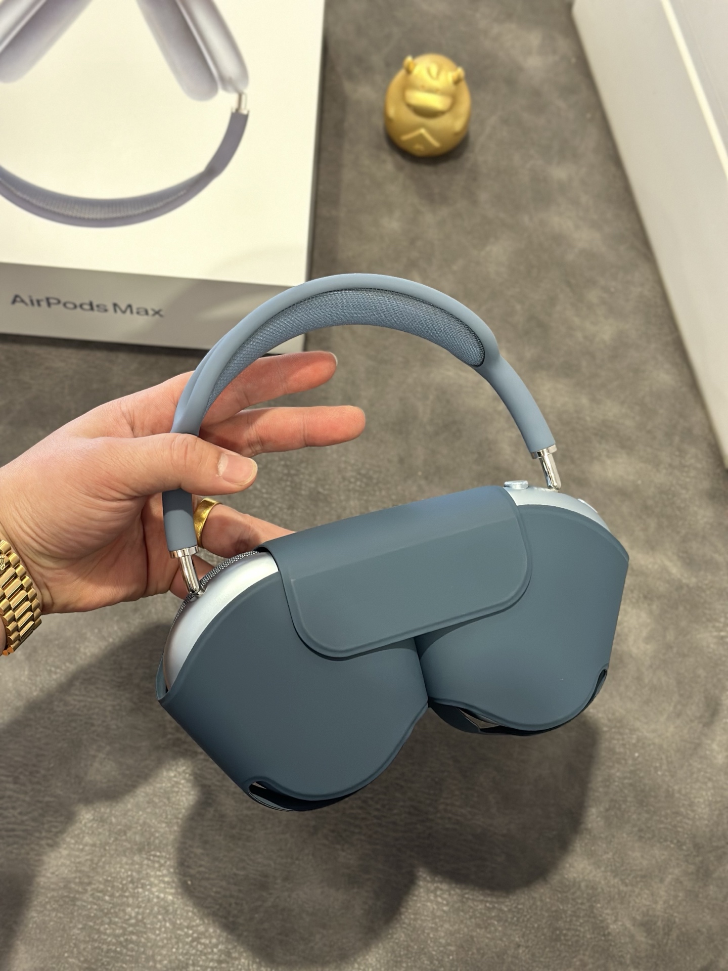 出厂批发价💰450
ln毒版 苹果AirPodsMax 二代蓝色 C口
莆田工厂订单 外观功能都是最高标准1:1复刻正品
包装激光刻码/本机序列号官网可查 专供外贸充正订单
跟华强北那种山寨电子垃圾不是一个层次的东西
机身材质PVC金属漆 整机重量跟质感跟原装一样
原装金属头梁+磁吸耳罩 佩戴舒适感与正品无差别
旋转按钮阻尼感 按键反馈感跟正品一样 非塑料感版本
功能无需多介绍 上手体验效果跟正品没有区别‼️
带入耳检测功能/弹窗动画/电量显示/查找定位等等
高通芯片方案代工 音质跟稳定性都是行业标杆
升级双麦混合降噪通透 实测降噪深度达45db
声学毕业生精心调教 无损音质精准还原livehouse
拒绝“参数虚标”的华强北山寨电子垃圾
本产品支持售后 有任何质量问题免费保修三个月‼️
赠送专用加硬飞机盒 可配购物小票 报货备注