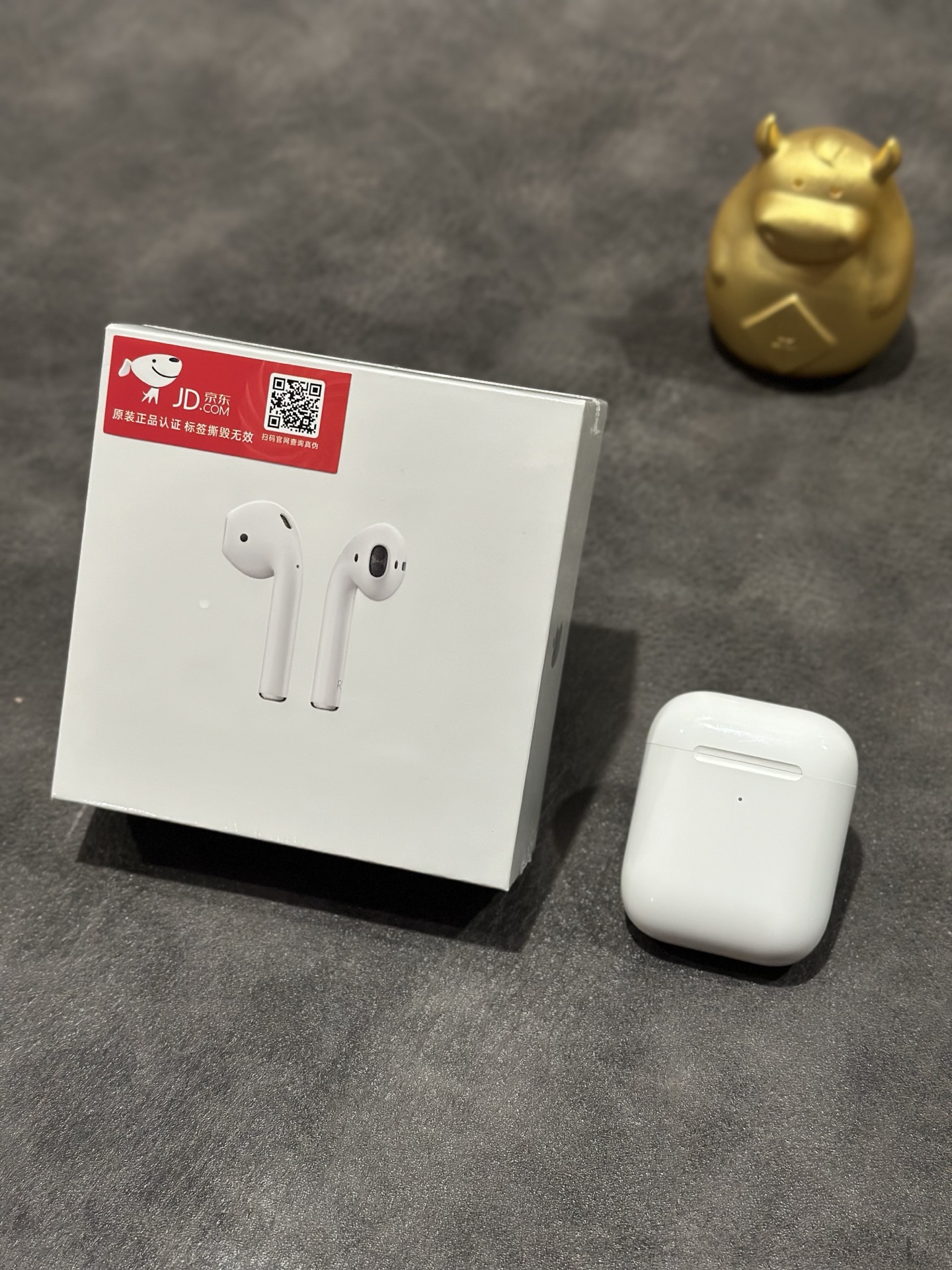 年底收官福利🧧💰70
澳洲版 苹果AirPods 二代耳机 
国外客户订单 高品质1:1 质量非常牛逼
默认贴京东标出货 不需要贴标的报货备注
真正1:1公司货 真实五码合一官网可查  
苹果lightning尾插跟包装 包装配件全部一致
弹窗显示/本机序列号/机身激光/原装1:1正品
真正外单公司高品质货
不要拿华强北几十块的电子垃圾来比 
两个层次的东西 没有可比性

各位放心冲 到手不满意随时可以退
图片均为实拍 照片什么样 实物就是什么样
本产品支持售后
质量问题保修三个月 外观不磨损支持退换