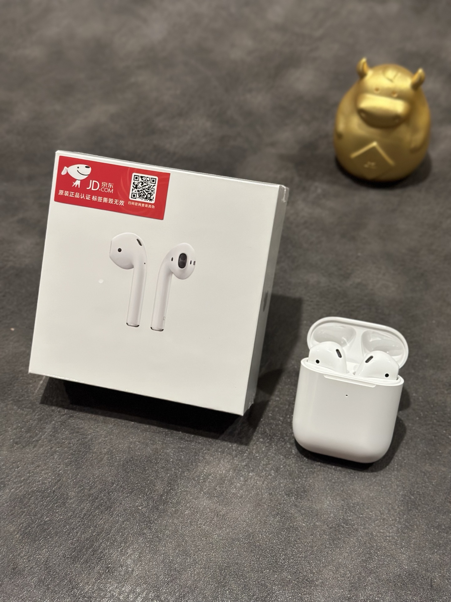 年底收官福利🧧💰70
澳洲版 苹果AirPods 二代耳机 
国外客户订单 高品质1:1 质量非常牛逼
默认贴京东标出货 不需要贴标的报货备注
真正1:1公司货 真实五码合一官网可查  
苹果lightning尾插跟包装 包装配件全部一致
弹窗显示/本机序列号/机身激光/原装1:1正品
真正外单公司高品质货
不要拿华强北几十块的电子垃圾来比 
两个层次的东西 没有可比性

各位放心冲 到手不满意随时可以退
图片均为实拍 照片什么样 实物就是什么样
本产品支持售后
质量问题保修三个月 外观不磨损支持退换