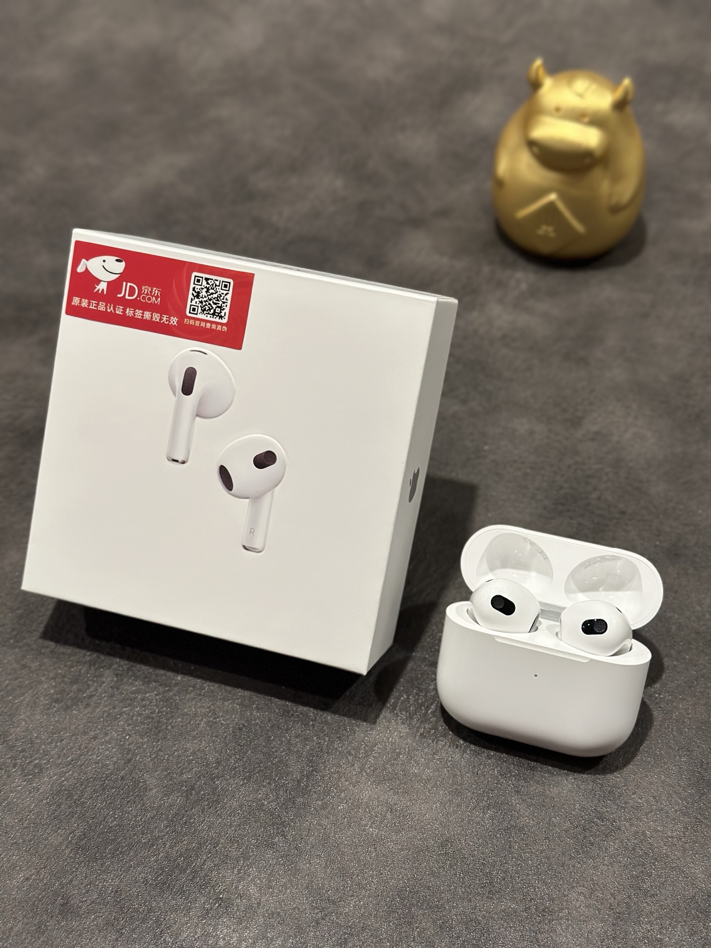 年底收官福利🧧💰80
澳洲版 苹果AirPods3 四代耳机 
国外客户订单 高品质1:1 质量非常牛逼
默认贴京东标出货 不需要贴标的报货备注
真正1:1公司货 真实五码合一官网可查  
苹果lightning尾插跟包装 包装配件全部一致
弹窗显示/本机序列号/机身激光/原装1:1正品
真正外单公司高品质货
不要拿华强北几十块的电子垃圾来比 
两个层次的东西 没有可比性

各位放心冲 到手不满意随时可以退
图片均为实拍 照片什么样 实物就是什么样
本产品支持售后
质量问题保修三个月 外观不磨损支持退换