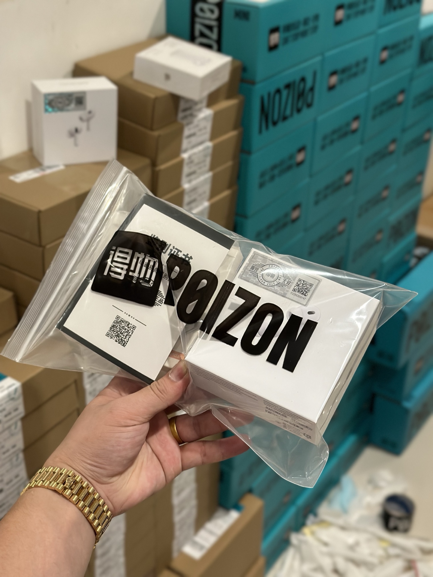 日常发货实拍。。 毒版耳机 发货标配得物面单+毒盒