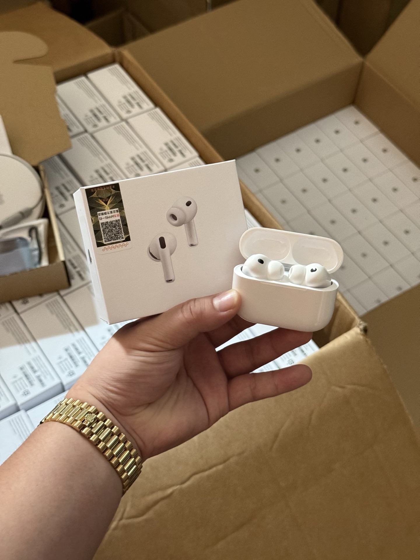 现货批发💰150 京东充正版AirPodsPro 3 新五代/8代 合作商嫖娼被抓 订单被放鸽子 提前出货🥺 市场控价卖180的版本 带全套充电配件 各位档口老板利润自加30-50 质量很稳✔️