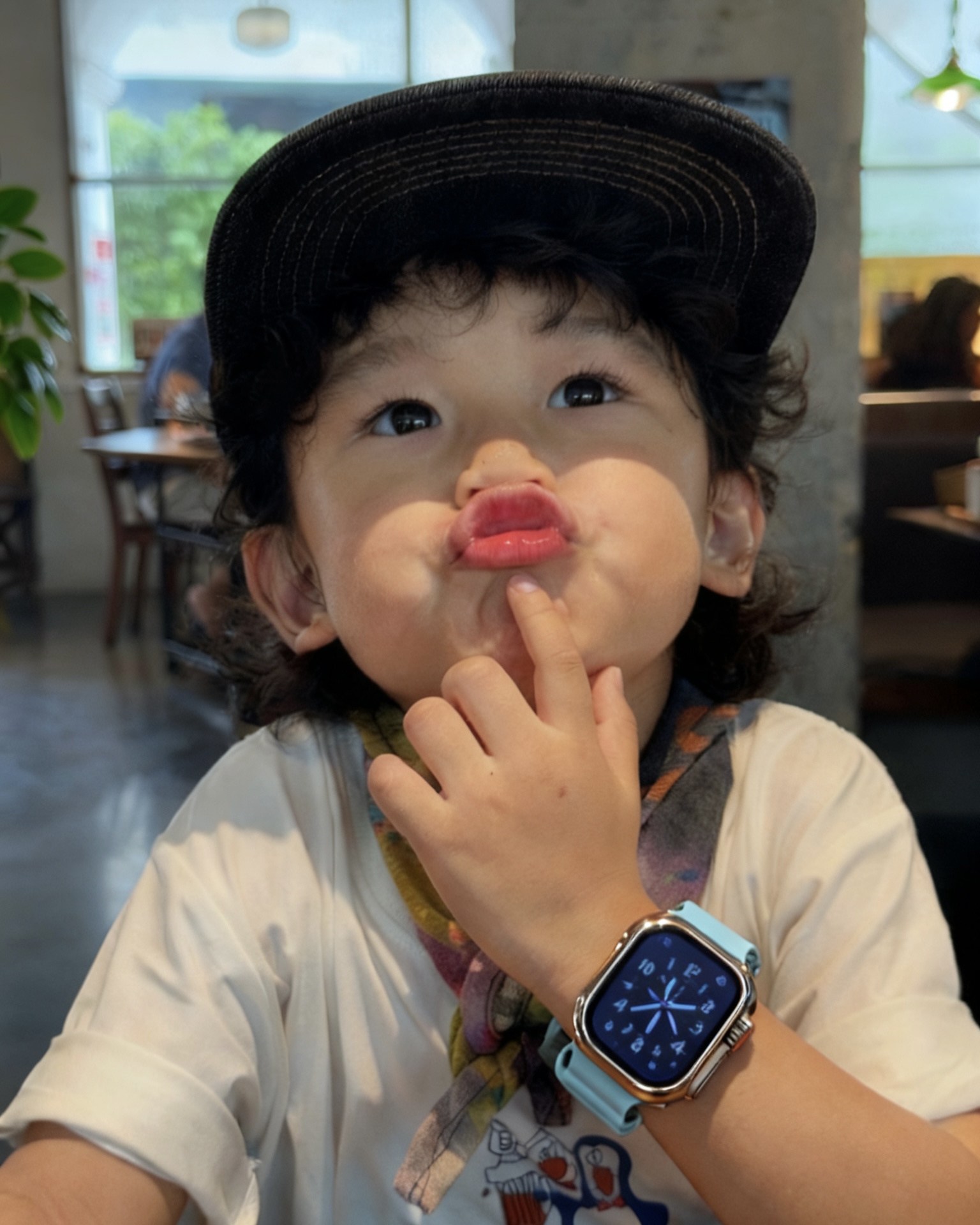 插卡版Ultra3手表支持插卡独立使用 
脱离手机也可单独打电话上网发微信等
完全可以当做儿童手表佩戴 绝对全场最亮的仔💯✔️