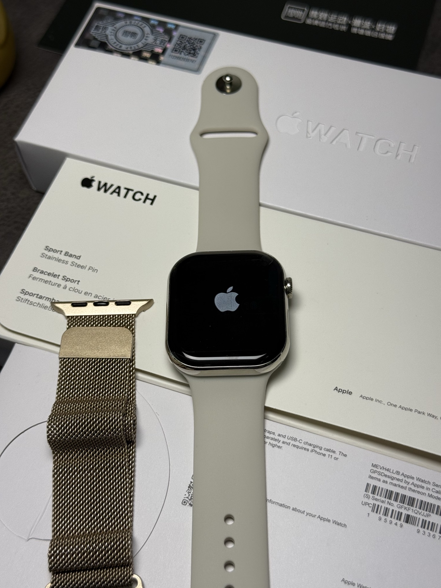 ln毒版出货💯💰240
苹果AppleWatch Series11 苹果11代手表 
全新升级WatchOS 26系统主题 目前唯一正确版
莆田工厂订单 真正1:1完美复刻 可通用正品配件
目前唯一能跟正品通用配件的版本 认准这一点‼️
46mm不锈钢边框 所有孔位都是1:1对标正品
市面其版本都无法做到能用正品保护壳跟配件
新增回复微信消息功能‼️各位期待的功能款来了
目前唯一能在手表上直接回复微信消息的1:1苹果手表
莆田ln毒版出品款 外包装跟正品一样带苹果图标
手表包装带序列号 可在官网查询保修✔️
到手逼格跟正品无异！区别市面华强北一眼假版本
46/42mm两种尺寸表盘可选‼️没备注默认发46mm
标配Amoled高清屏 黑暗环境下屏幕不会发灰漏光
398mah高压电池 常规使用续航可达3天左右 
全触海栎创816D触控方案 操作顺滑 运行流畅不卡顿
IP67级防水日常洗手/淋雨都不怕
新增功能1️⃣
健康监测，贴心守护：内置专业的心率、血压、血氧传感器，实时精准监测身体指标。睡眠监测功能也很强大，能分析睡眠质量，给出改善建议，就像私人健康管家，时刻关注身体状况
新增功能2️⃣
蓝牙5.3连接超稳定，来电、短信、微信等通知实时提醒，支持手表回复微信消息！AI语音助手超智能，查天气、设闹钟等
新增功能3️⃣
支持运动记录助力锻炼：支持跑步、骑行、瑜伽等几十种运动模式，自动识别运动状态，精准记录运动轨迹、步数、卡路里消耗等数据。
新增功能4️⃣
支持登录微信、回复微信消息！支付宝离线支付，出门不用带钱包，抬手一扫就能付款，购物、乘车超方便。还具备NFC功能，刷门禁轻松进出小区、办公楼。
新增功能5️⃣
支持下载小软件 上传照片/音乐等操作
手表可存储音乐 不带手机也能连接蓝牙耳机听歌

功能非常多 欢迎各位到手亲自把玩！
手表支持售后保修 报货赠送图中2条表带 水凝保护膜
非人为造成的免费保修三个月 屏幕膜不撕支持退换‼️