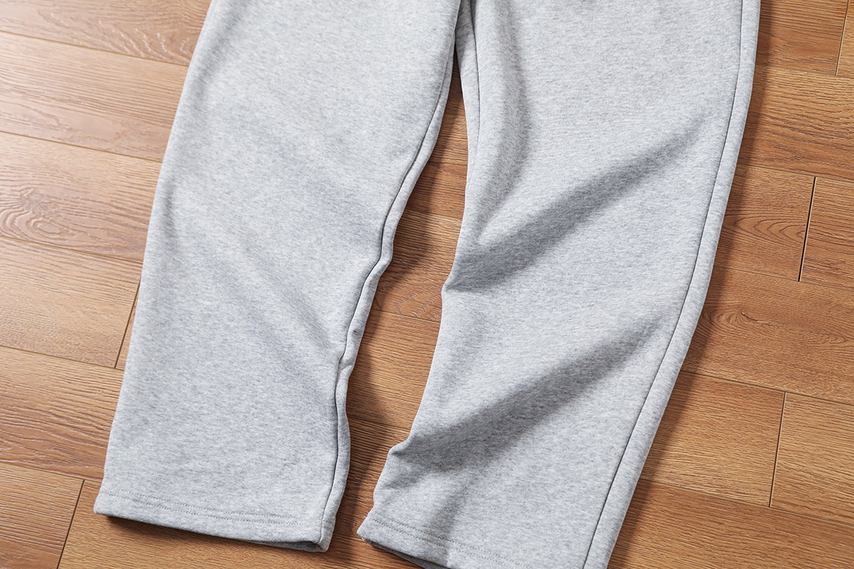 💰100
(加绒)ARC'TERYX/始祖鸟冬季新品男士户外休闲加绒直筒卫裤!
客供定制纯棉面料!内里复合加绒,更加保暖!
抗皱性稳定性强,持久耐穿,不易变形,历久弥新!
不用担心会紧绷,活动非常的自如不受拘束!
内里复合加绒,上身御寒保暖的同时,不显臃肿!
当你穿上的时候你会感叹,奢品果然是奢品!
3D立体裁剪,松紧腰可抽拉裤腰绳设计,设计菲常简洁!
奢品的裁剪与设计,向来都是拿捏到位的!
舒适透气不闷热!
好货可遇不可求,强烈推荐人手两条不为过!
尺码:S-2XL
颜色:黑色、灰色、
S裤长98腰围72臀围108
M裤长100腰围75臀围112
L裤长102腰围78臀围116
XL裤长104腰围81臀围120
2XL裤长106腰围84臀围124