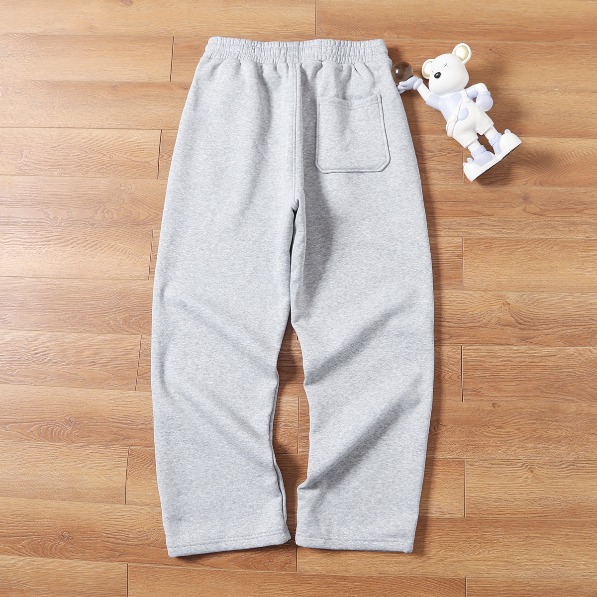 💰100
(加绒)ARC'TERYX/始祖鸟冬季新品男士户外休闲加绒直筒卫裤!
客供定制纯棉面料!内里复合加绒,更加保暖!
抗皱性稳定性强,持久耐穿,不易变形,历久弥新!
不用担心会紧绷,活动非常的自如不受拘束!
内里复合加绒,上身御寒保暖的同时,不显臃肿!
当你穿上的时候你会感叹,奢品果然是奢品!
3D立体裁剪,松紧腰可抽拉裤腰绳设计,设计菲常简洁!
奢品的裁剪与设计,向来都是拿捏到位的!
舒适透气不闷热!
好货可遇不可求,强烈推荐人手两条不为过!
尺码:S-2XL
颜色:黑色、灰色、
S裤长98腰围72臀围108
M裤长100腰围75臀围112
L裤长102腰围78臀围116
XL裤长104腰围81臀围120
2XL裤长106腰围84臀围124